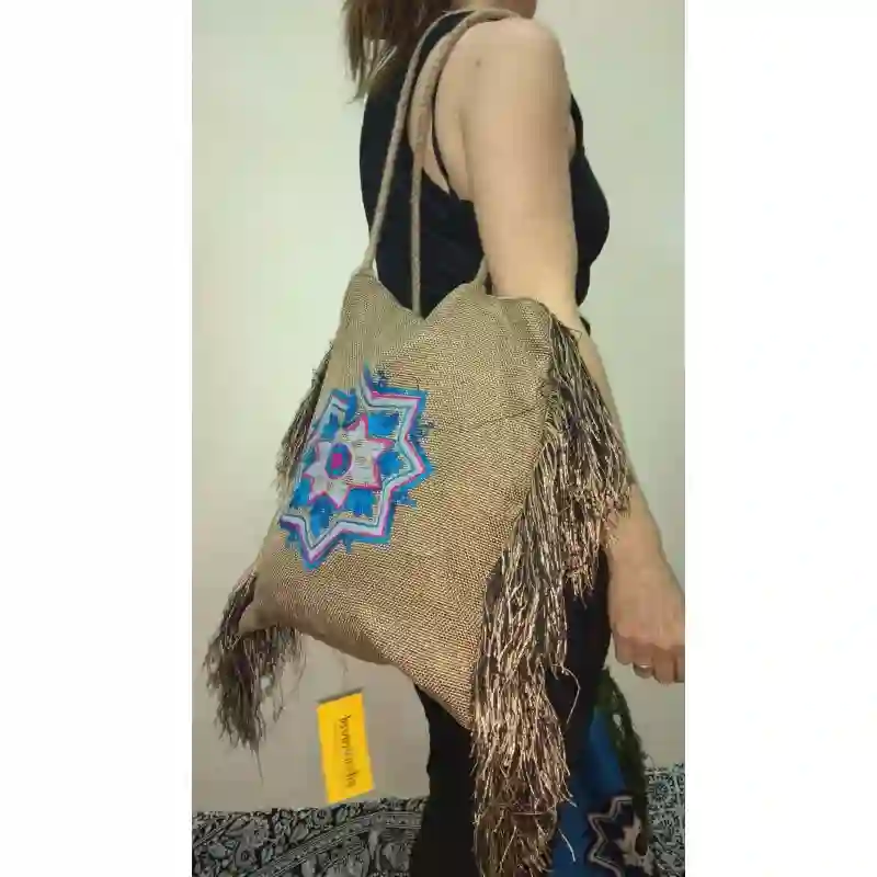 Bolsa yute con bordado