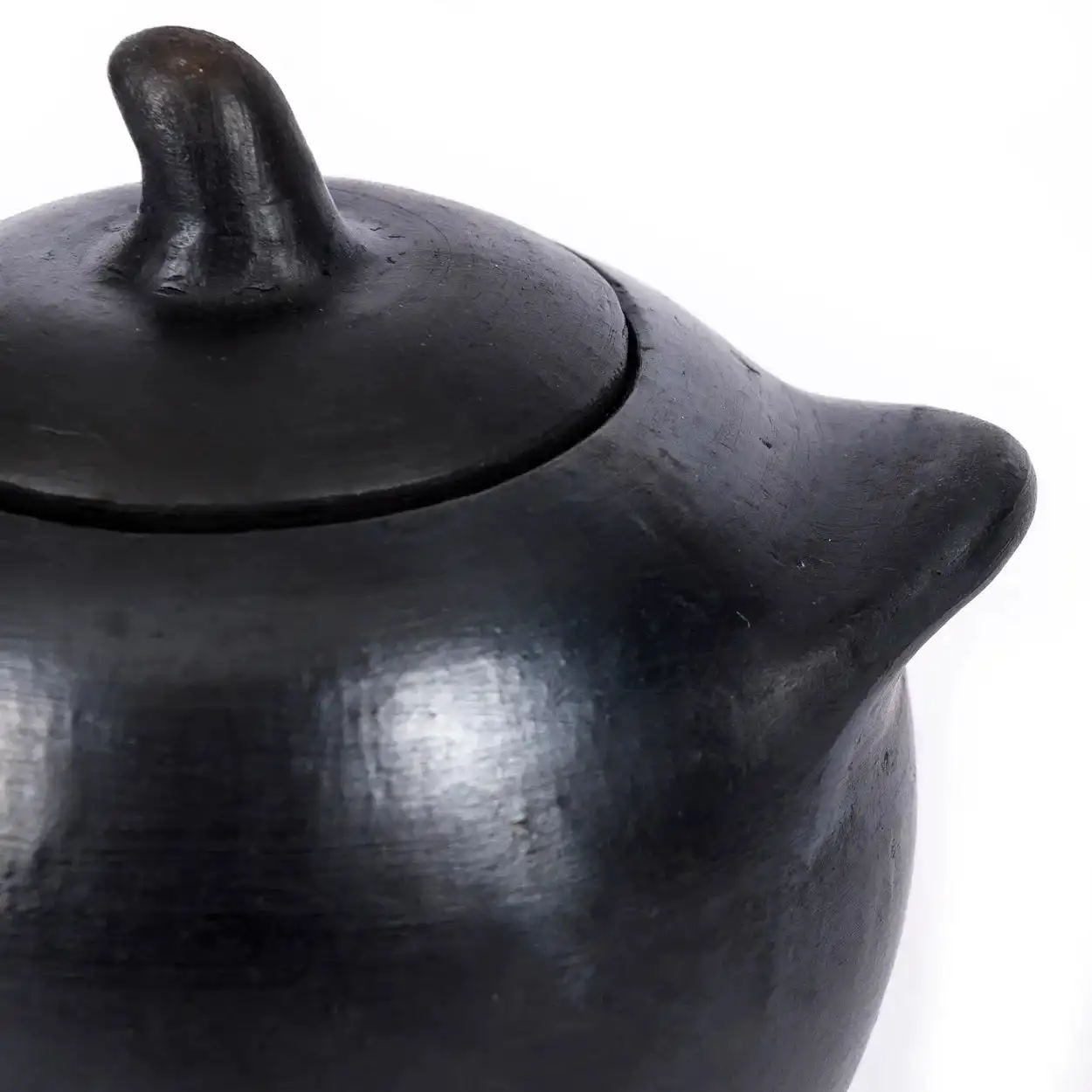 Pequeño recipiente de cerámica negra - Imagen 2
