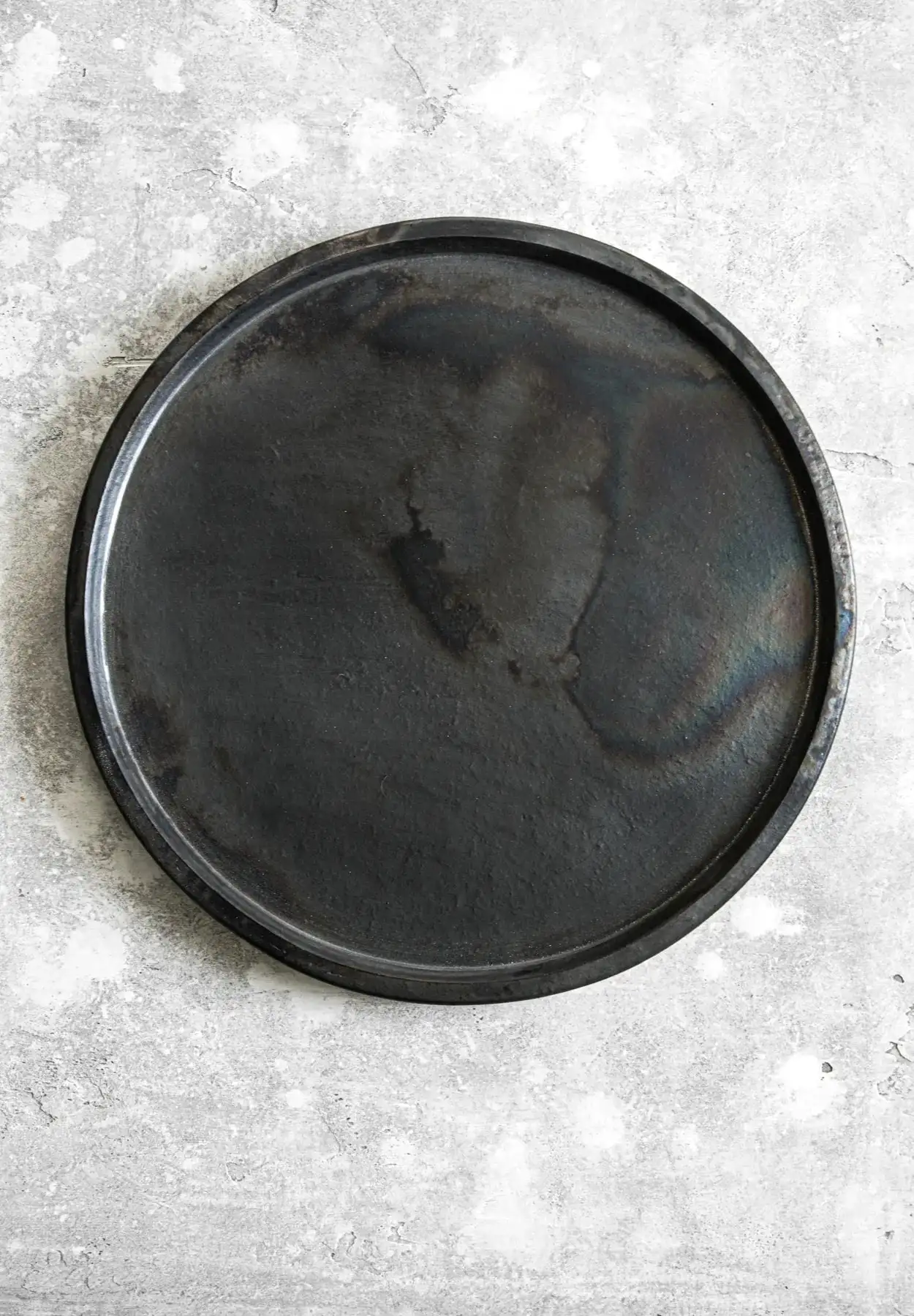 Plato llano de cerámica negra quemada - Imagen 4