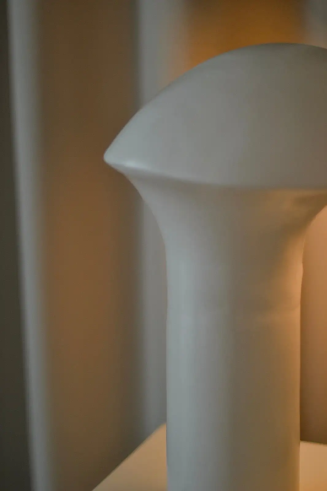 White minimalist lamp - Image 3