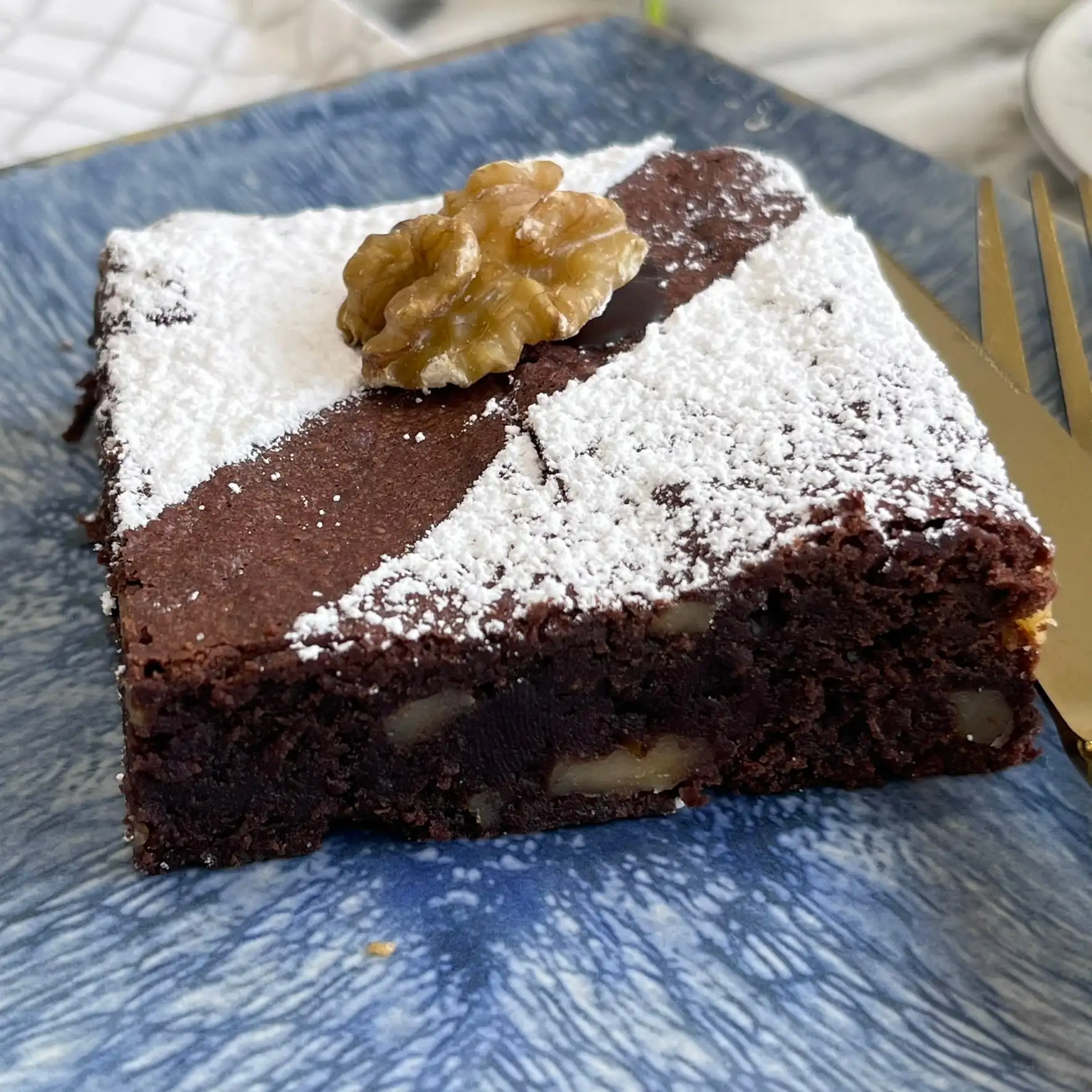 Brownie with nuts - Image 2