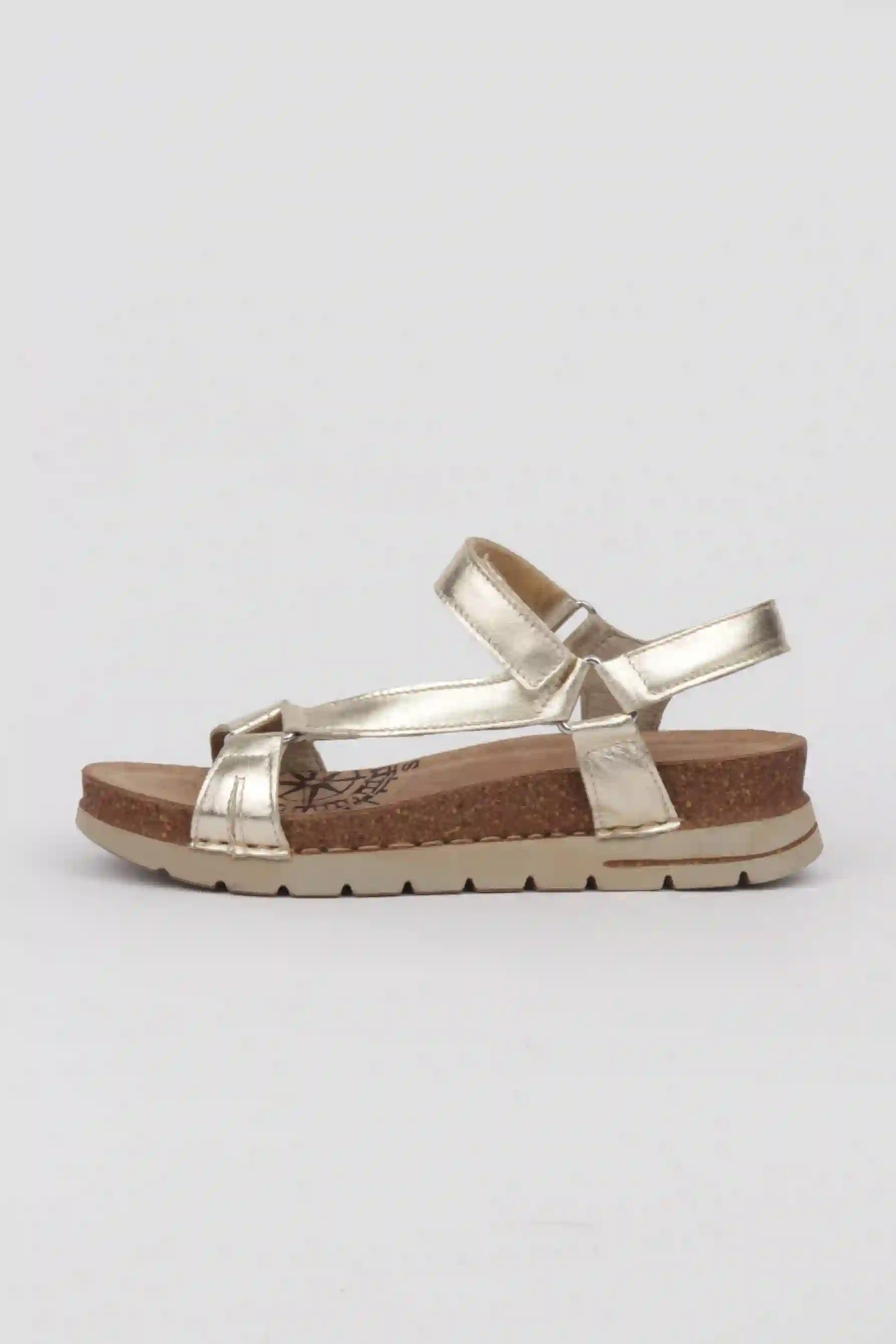 Sandalias doradas planas detalle velcros
