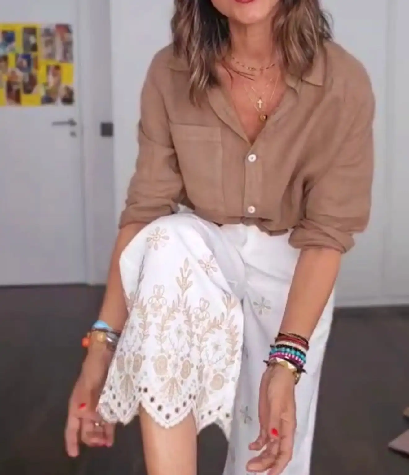 Pantalón blanco bordados beige - Imagen 6