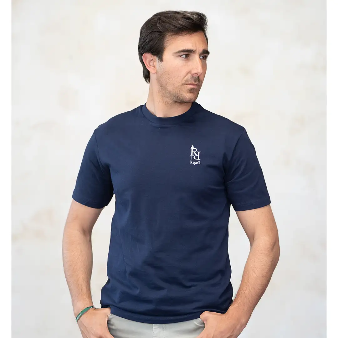 Camiseta azul marino con logo en color blanco " Más bravo que nunca" - Imagen 2