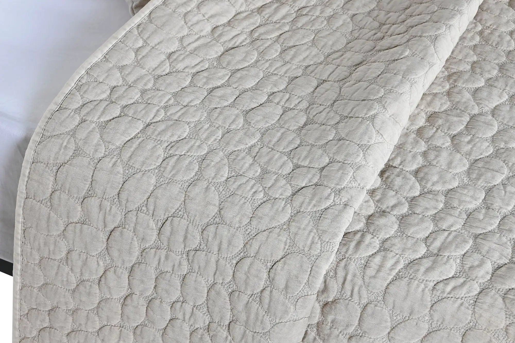 Pebbled Coverlet and Pillow Set - Imagen 2