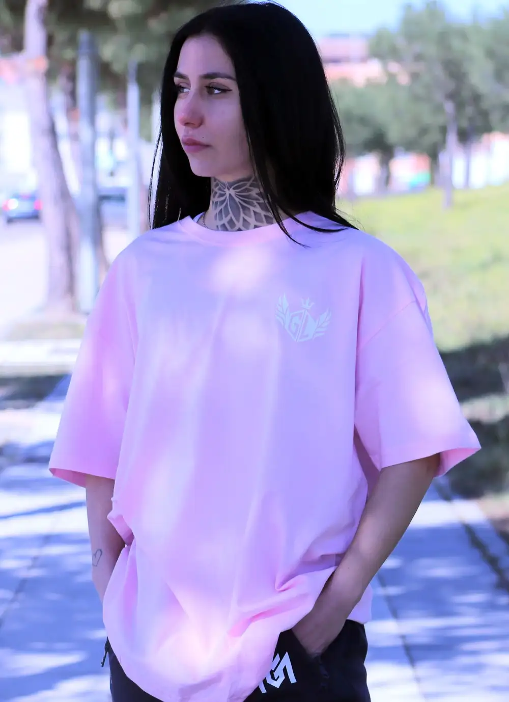 CAMISETA OVERSIZE PINK AND WHITE (THE QUEEN)