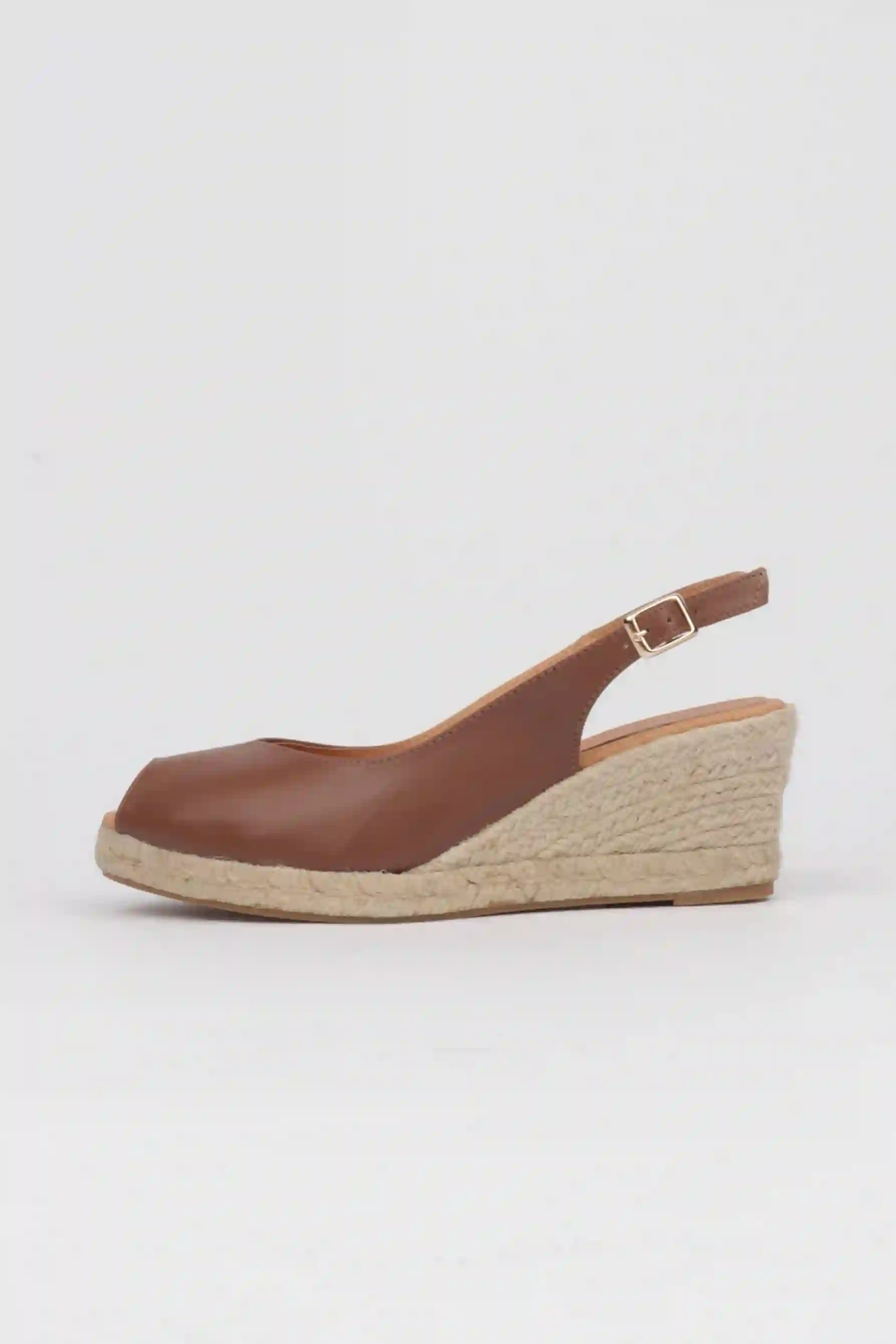 Brown esparto sandals neckline