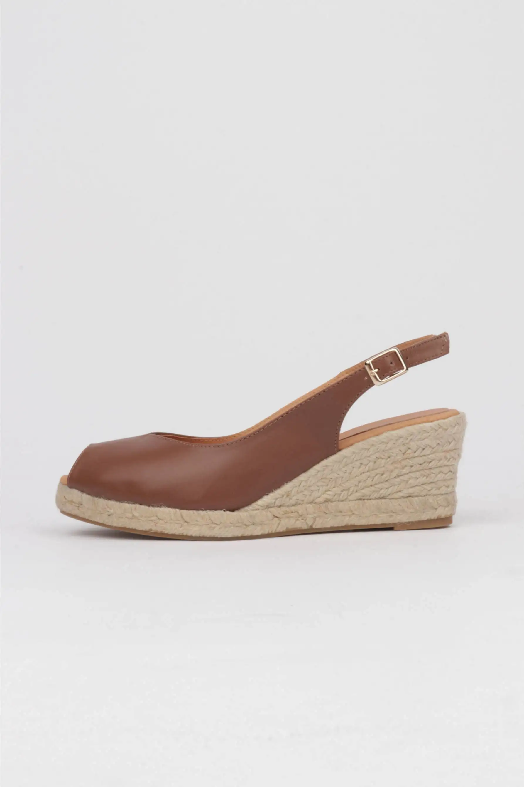 Brown esparto sandals neckline