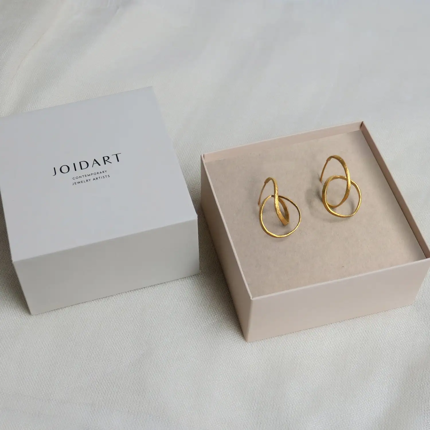 Pendientes originales dorados medianos Embolic