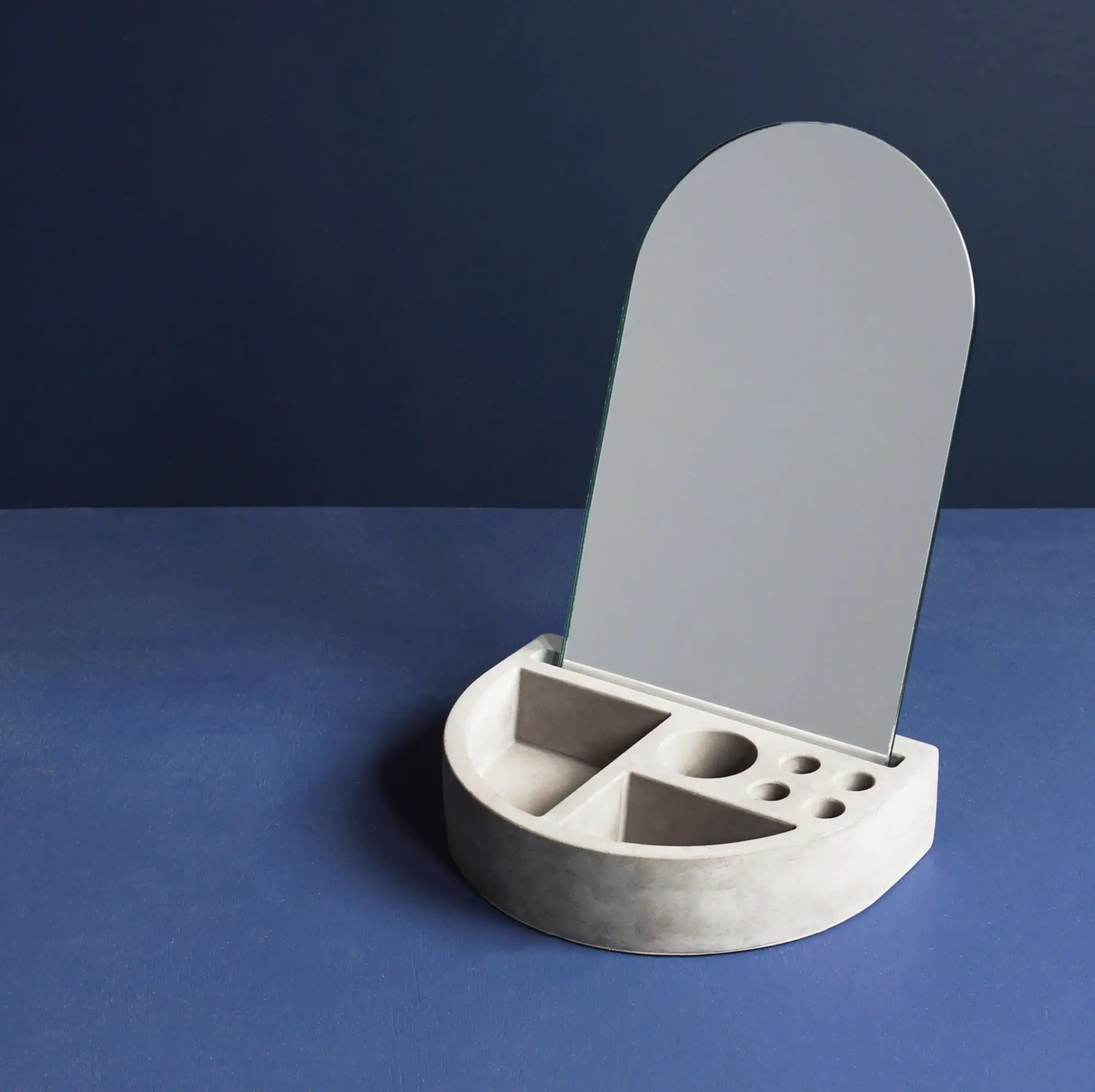 Table mirror / korrizer