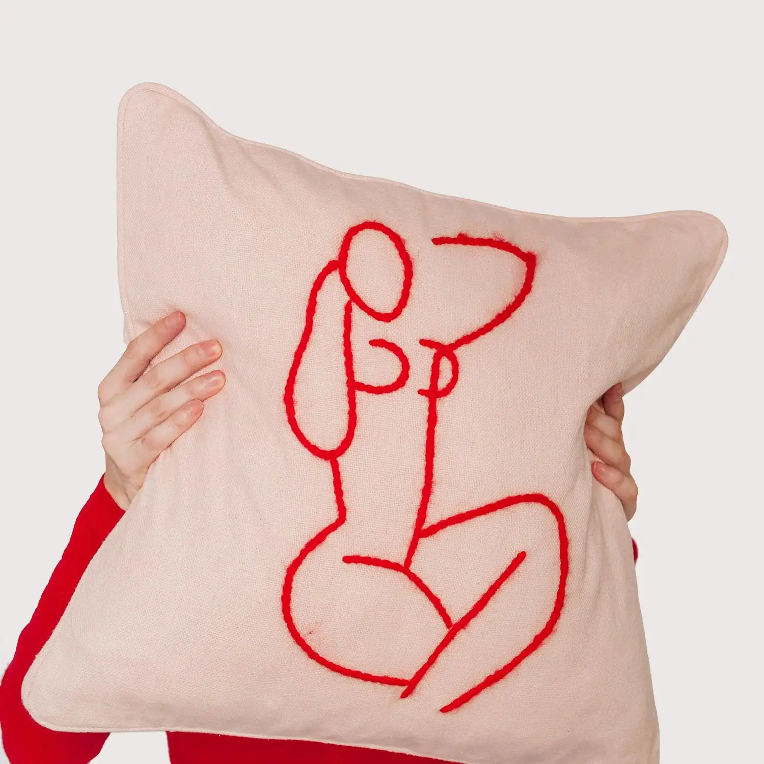 COJÍN MAGNOLIA (ROSA Y BORDADO ROJO) / STUDIO.FI - Imagen 3