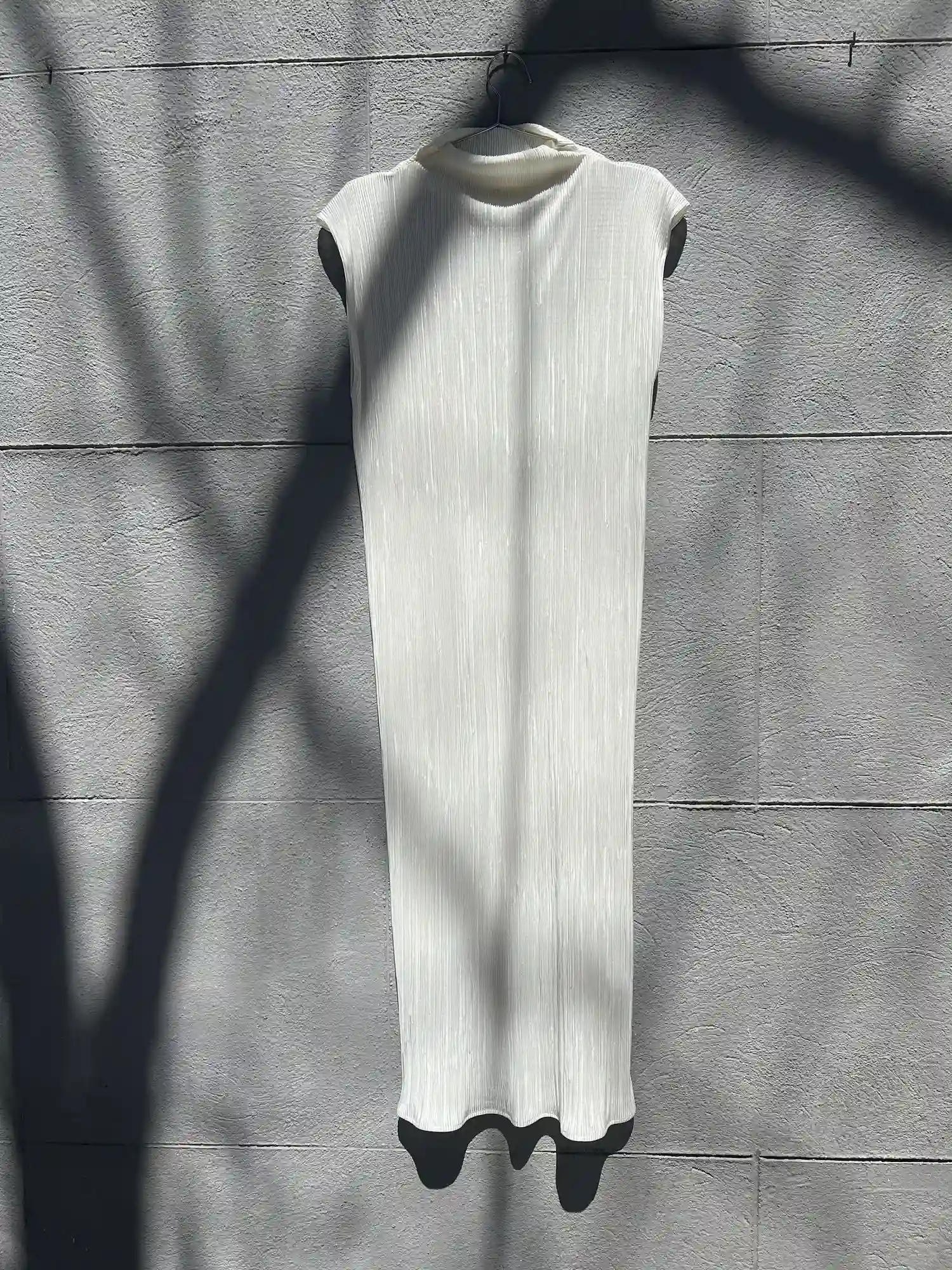 VESTIDO CUELLO ALTO SIN MANGAS (BLANCO) / SOLOTRE