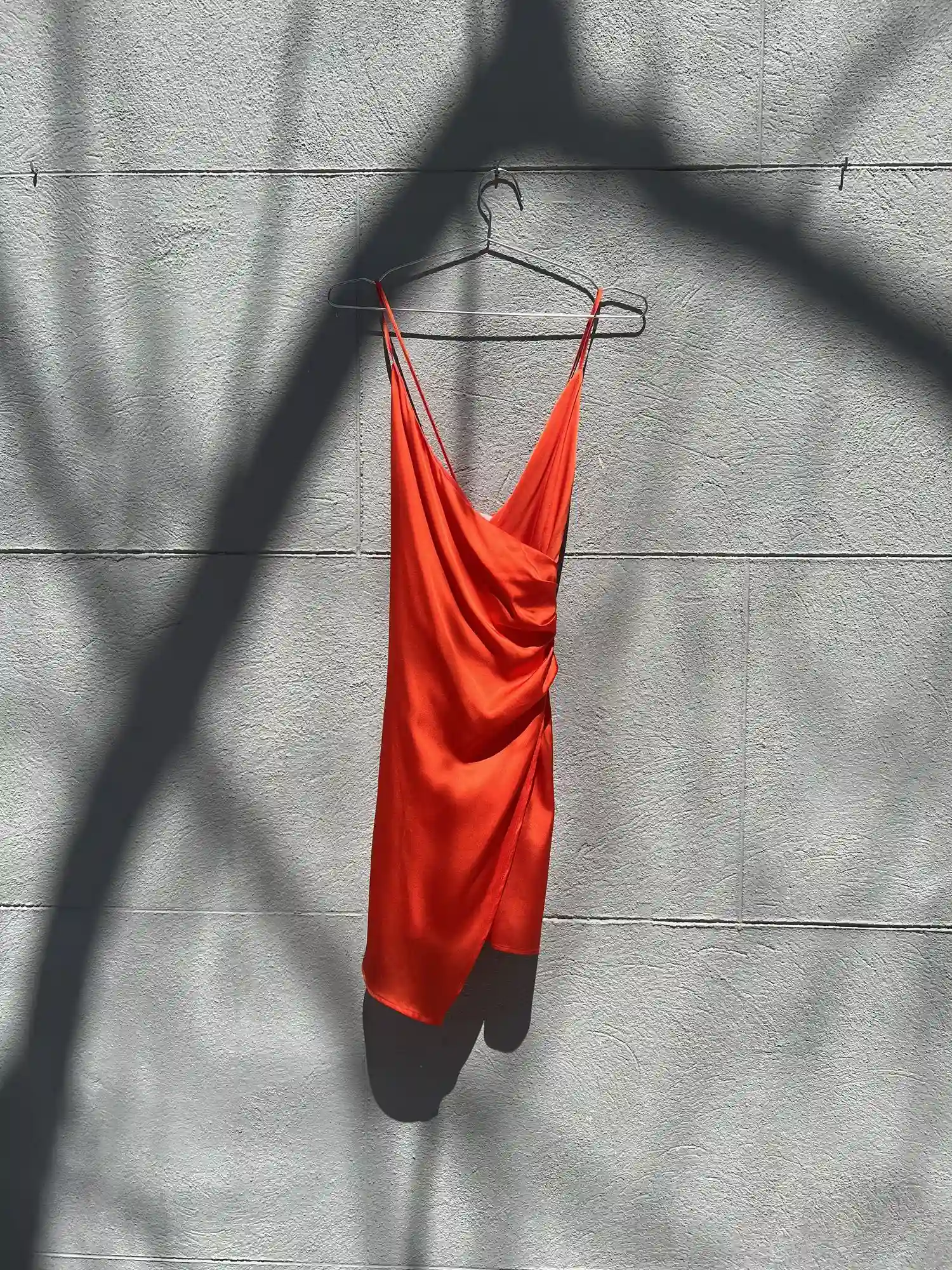 VESTIDO CORTO Y TIRANTES (NARANJA) / SOLOTRE