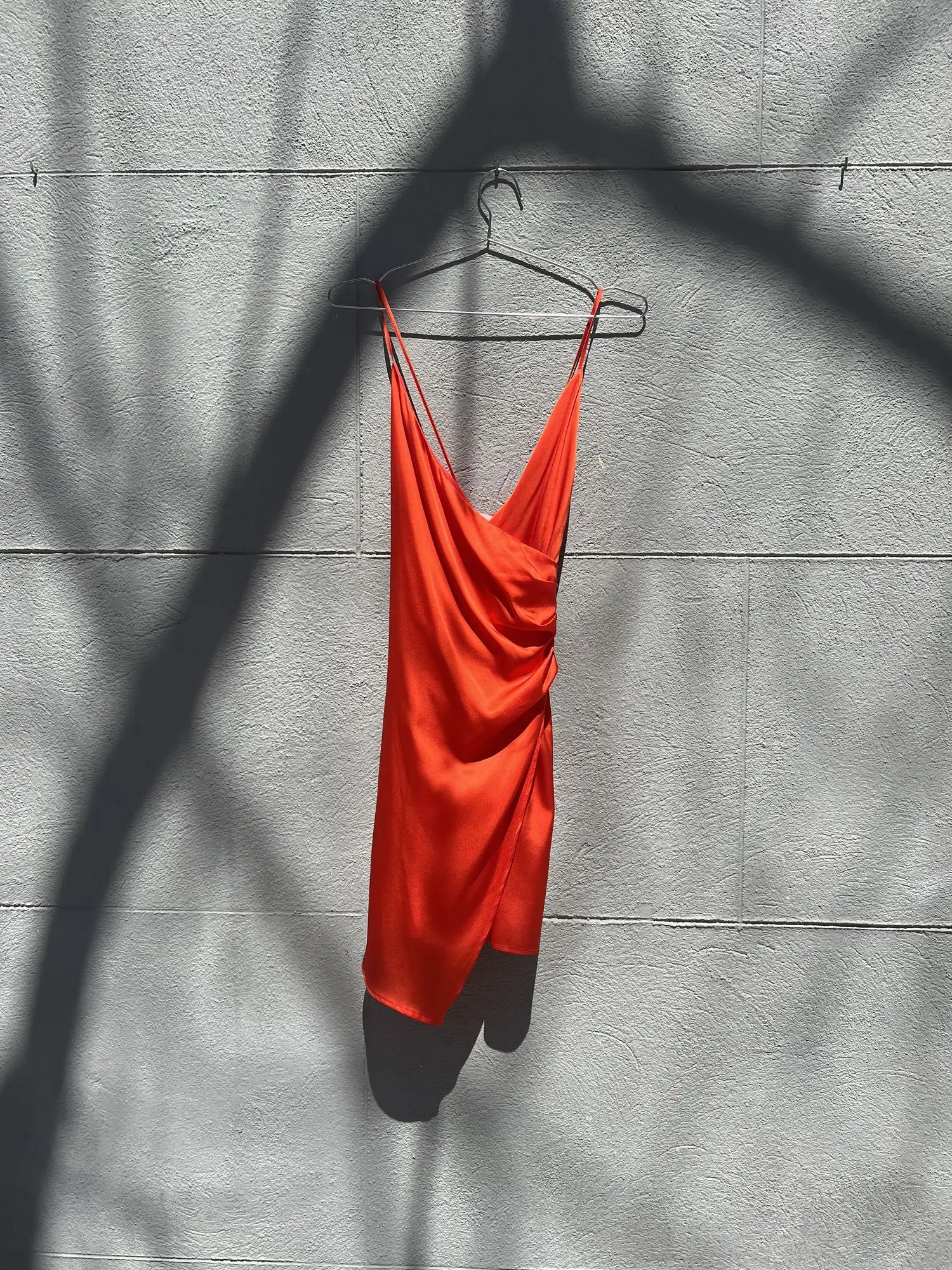 VESTIDO CORTO Y TIRANTES (NARANJA) / SOLOTRE
