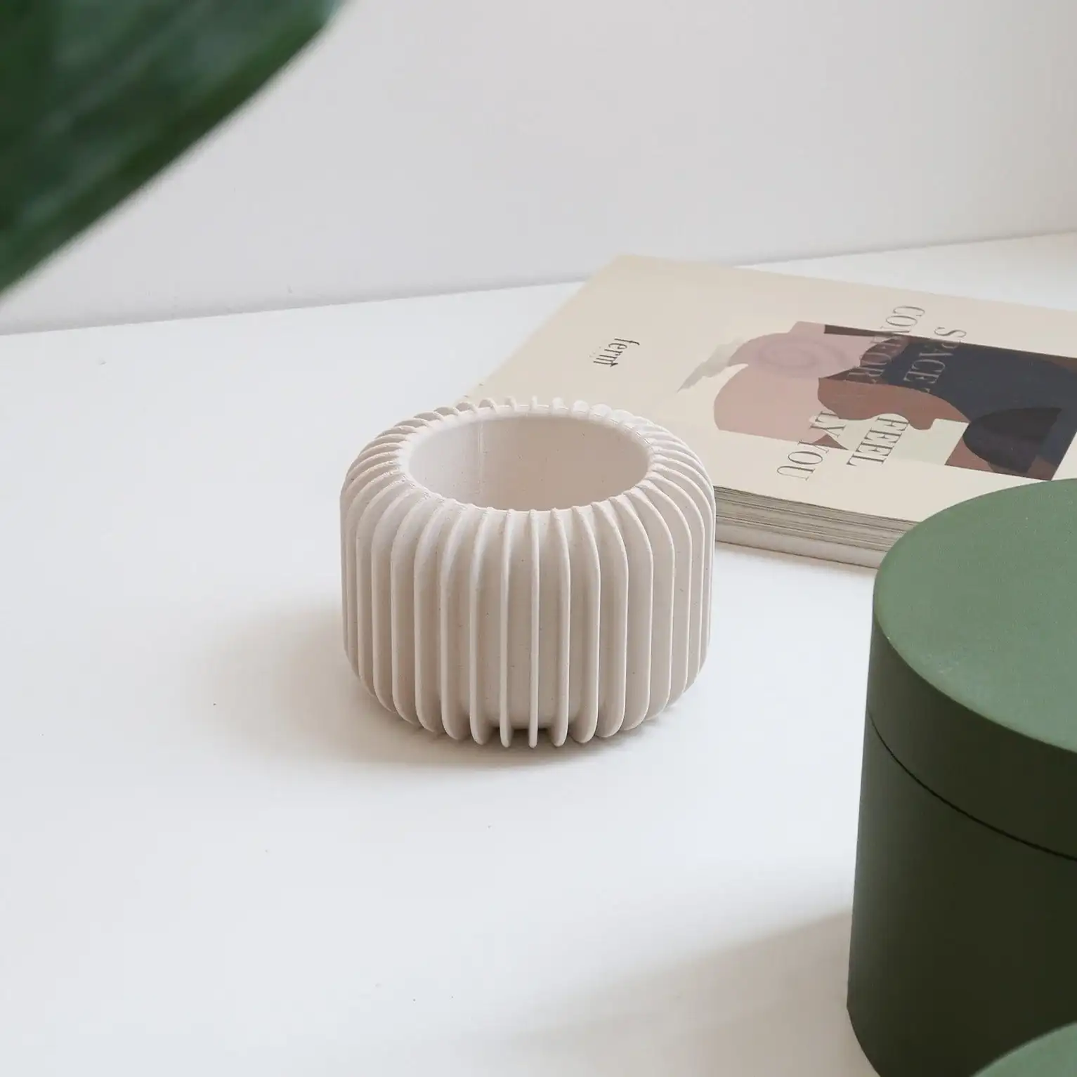 MACETA VORENA BLANCO M / MENDELEK STUDIO