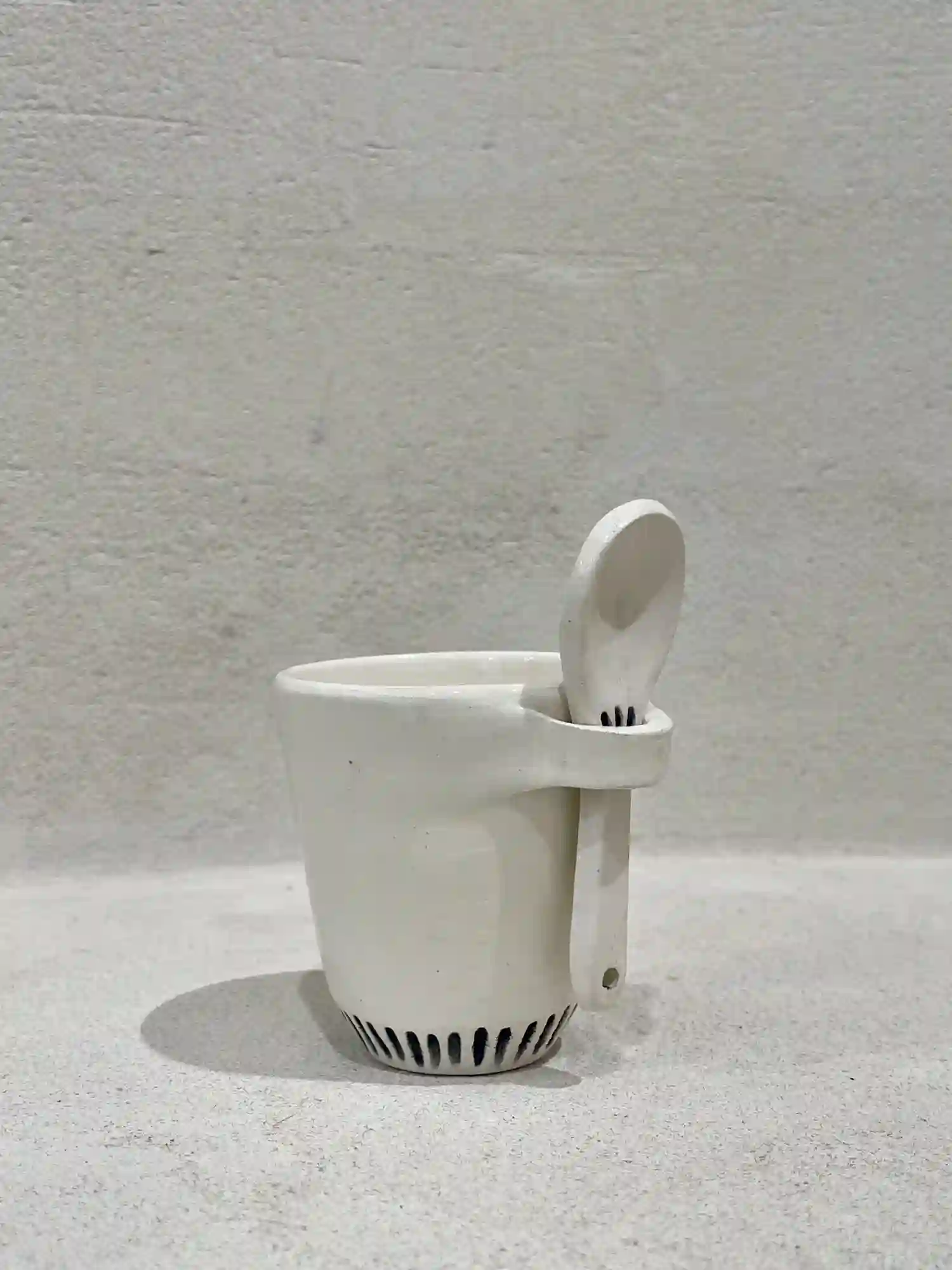 MINI TAZA CON CUCHARITA DE CERÁMICA / KURAGA