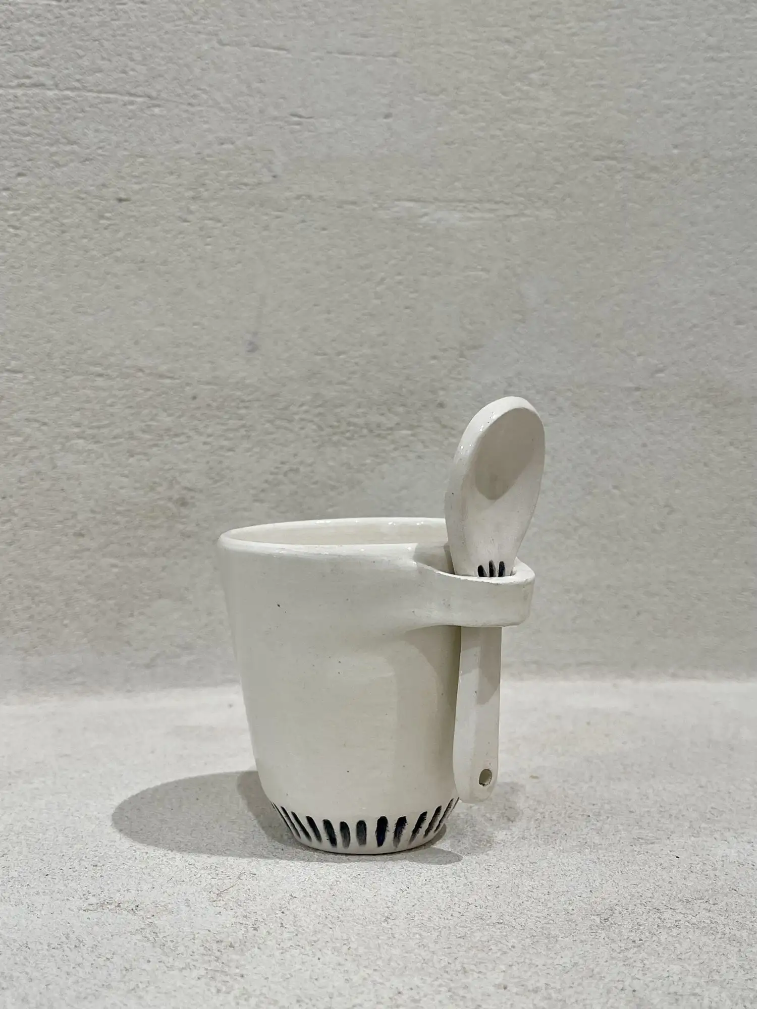 MINI TAZA CON CUCHARITA DE CERÁMICA / KURAGA