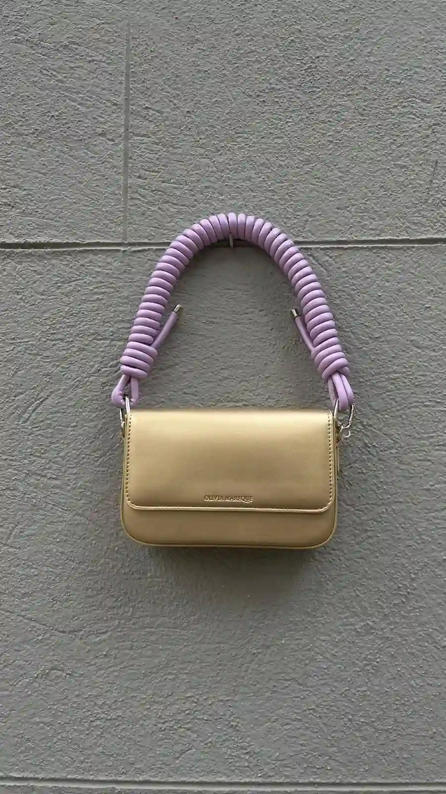 PANTONE DORADO/ RIZADA LILA
