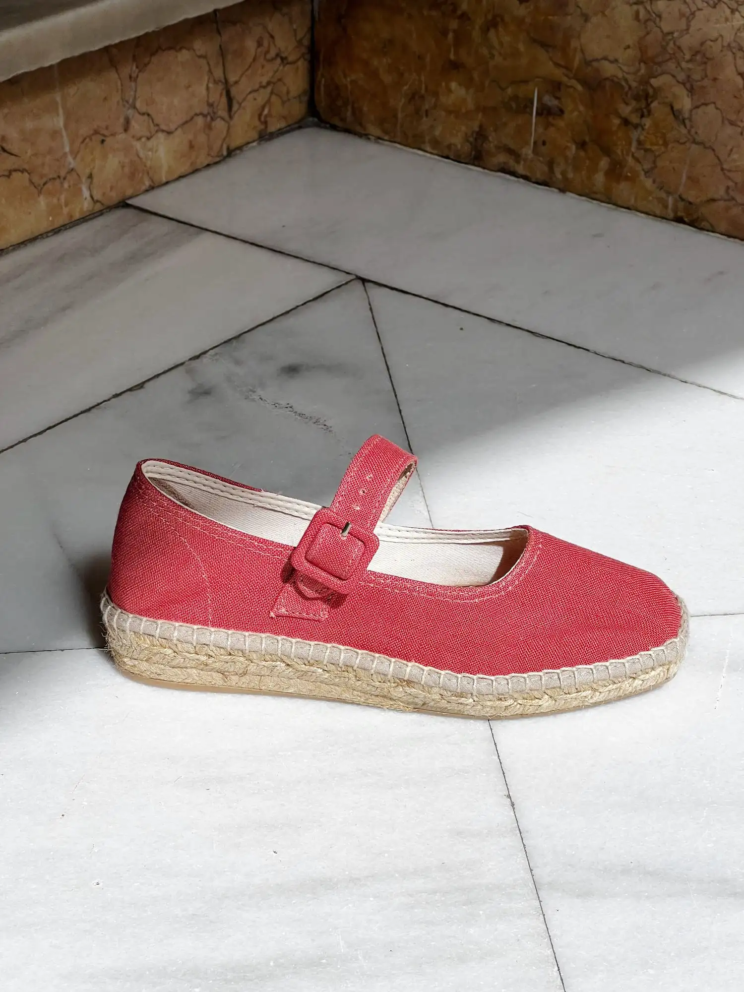 MIRU CORAL /NAGUISA