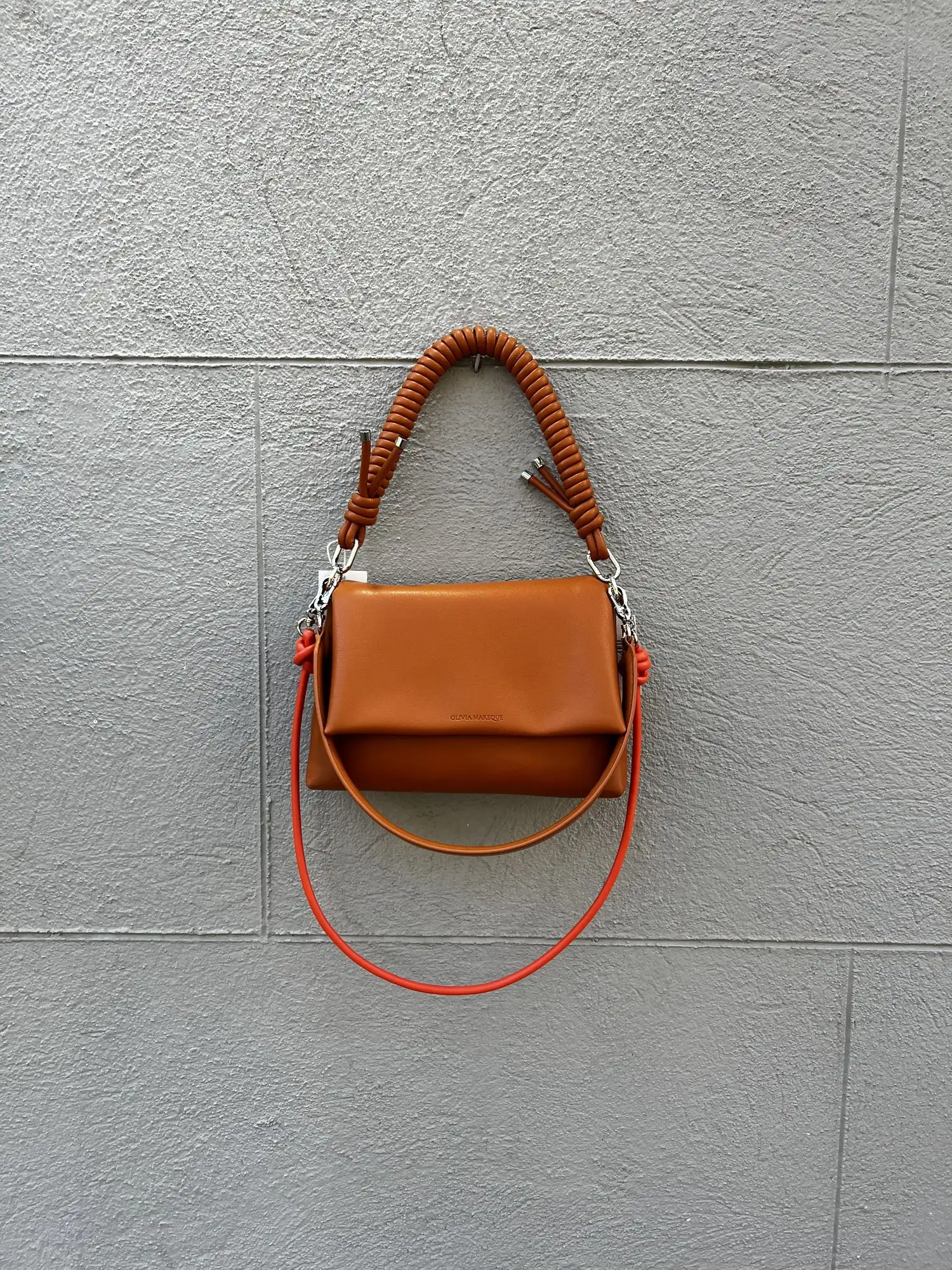 OLIVIA MARRON / BANDOLERA FINA NARANJA / HOMBRO PLANA Y RIZADA A TONO