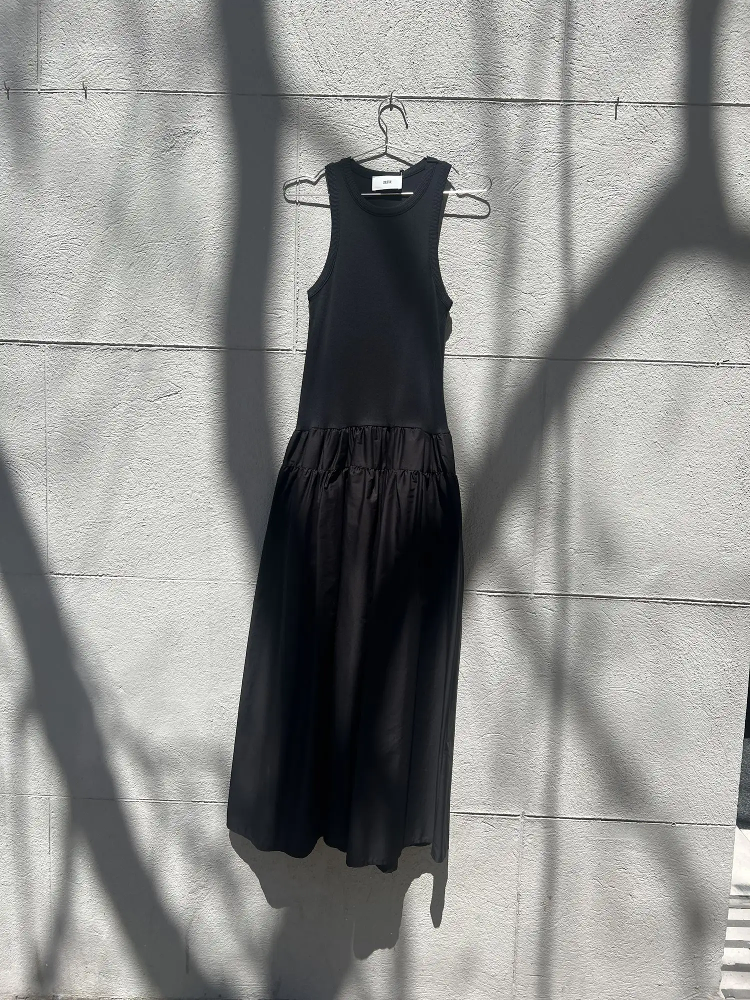 VESTIDO SIN MANGAS (NEGRO) / SOLOTRE