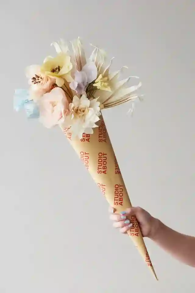 RAMO DE 8 FLORES DE PAPEL / STUDIO ABOUT
