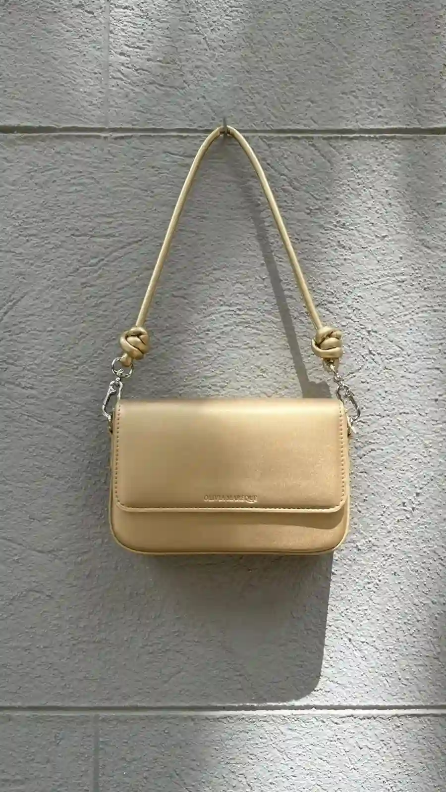 PANTONE DORADO /CORREA NUDO HOMBRO
