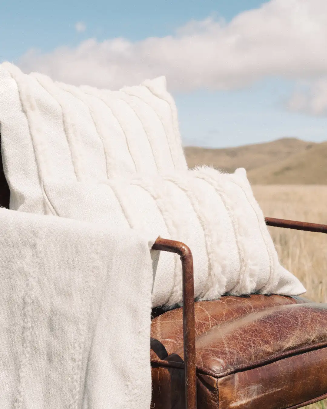 Cojín lumbar blanco de alpaca - Imagen 2