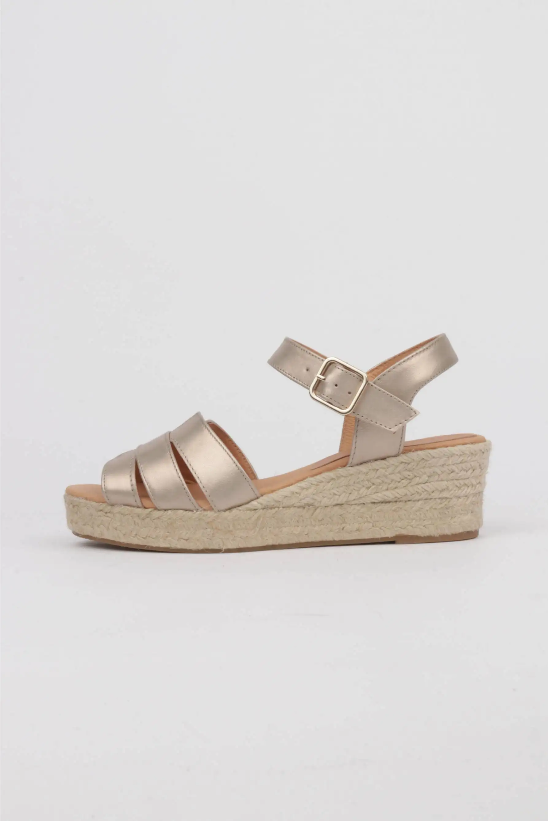 Sandalias doradas cuña esparto