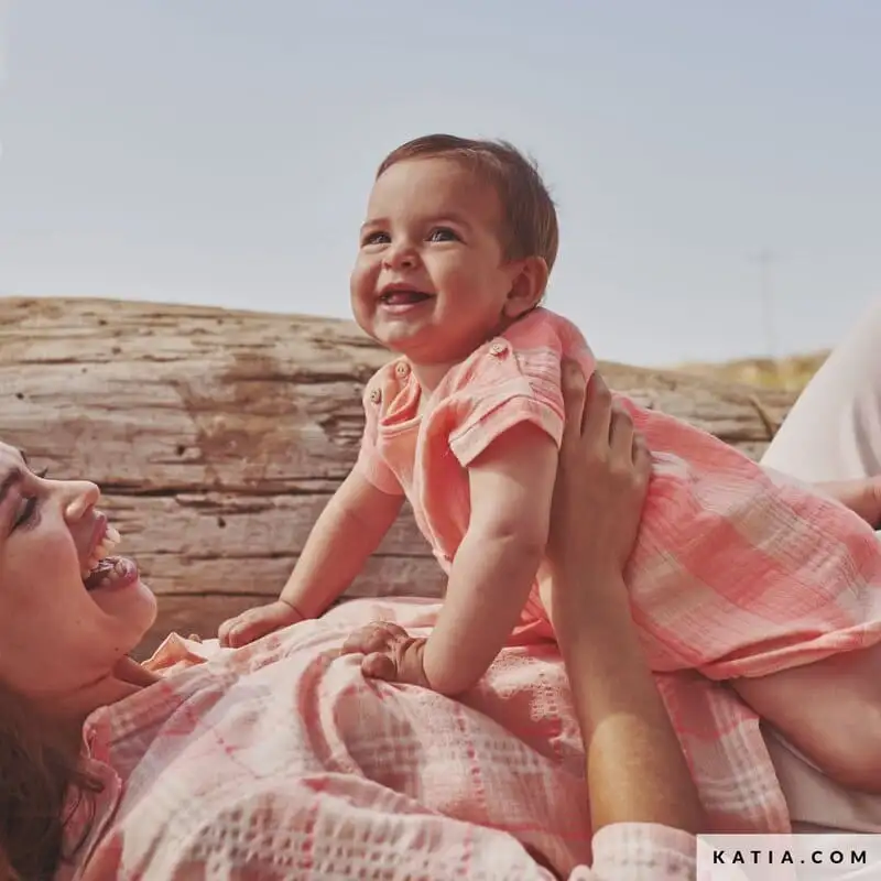 KATIA FABRICS TRAVEL POSTCARDS MAGAZINE - Image 23