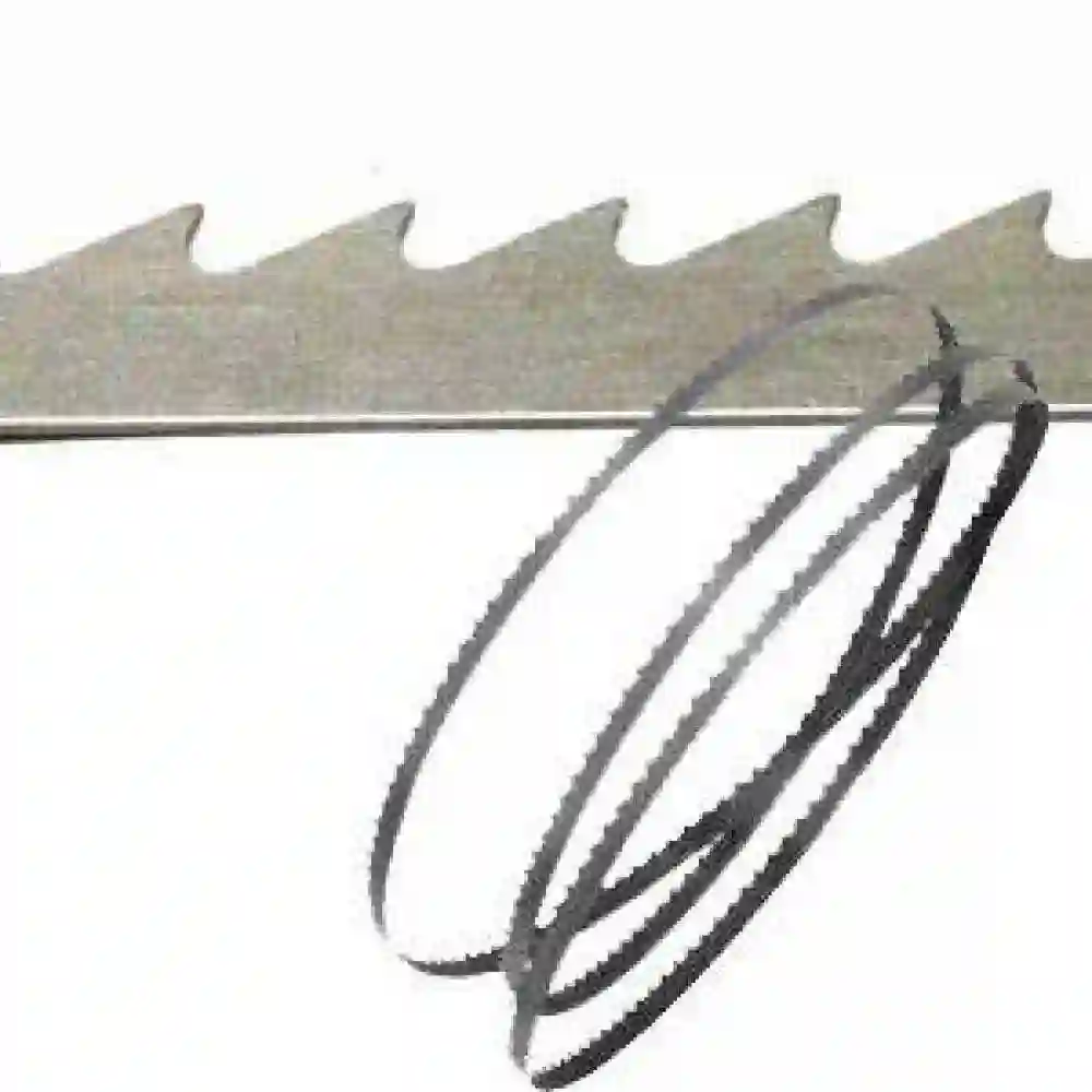 Hojas clásicas Uddeholm de 10 mm de ancho x 0.7 mm de espesor, dentado tipo D-2, paso de diente P-8