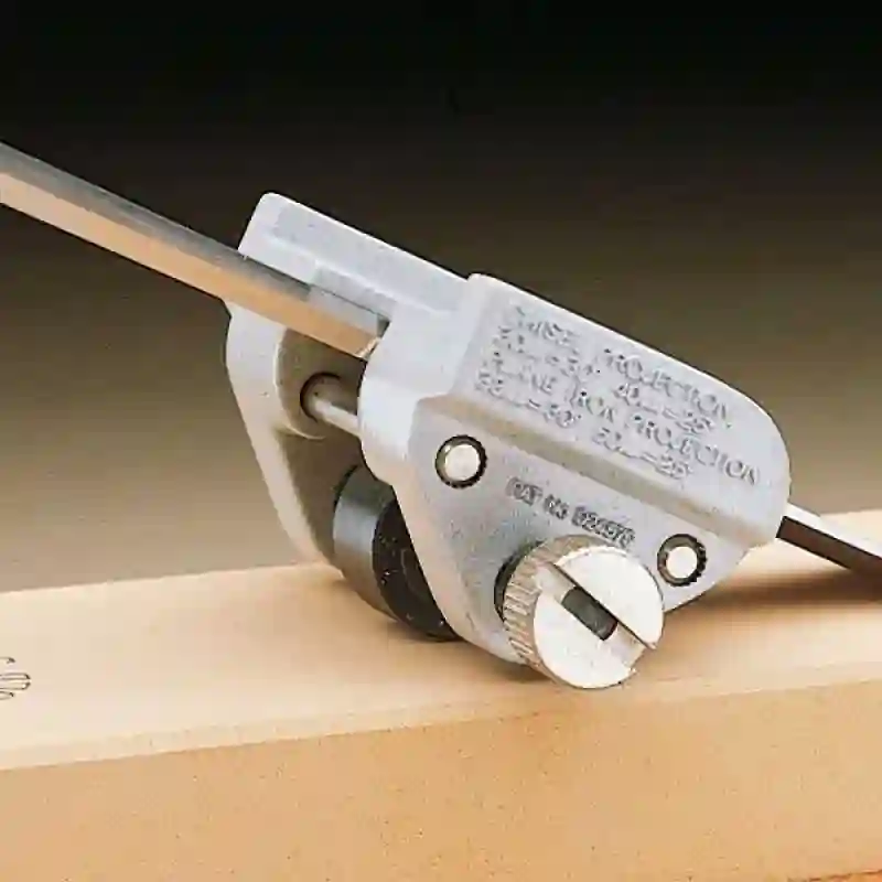 Sharp guide with woodcraft side adjustment