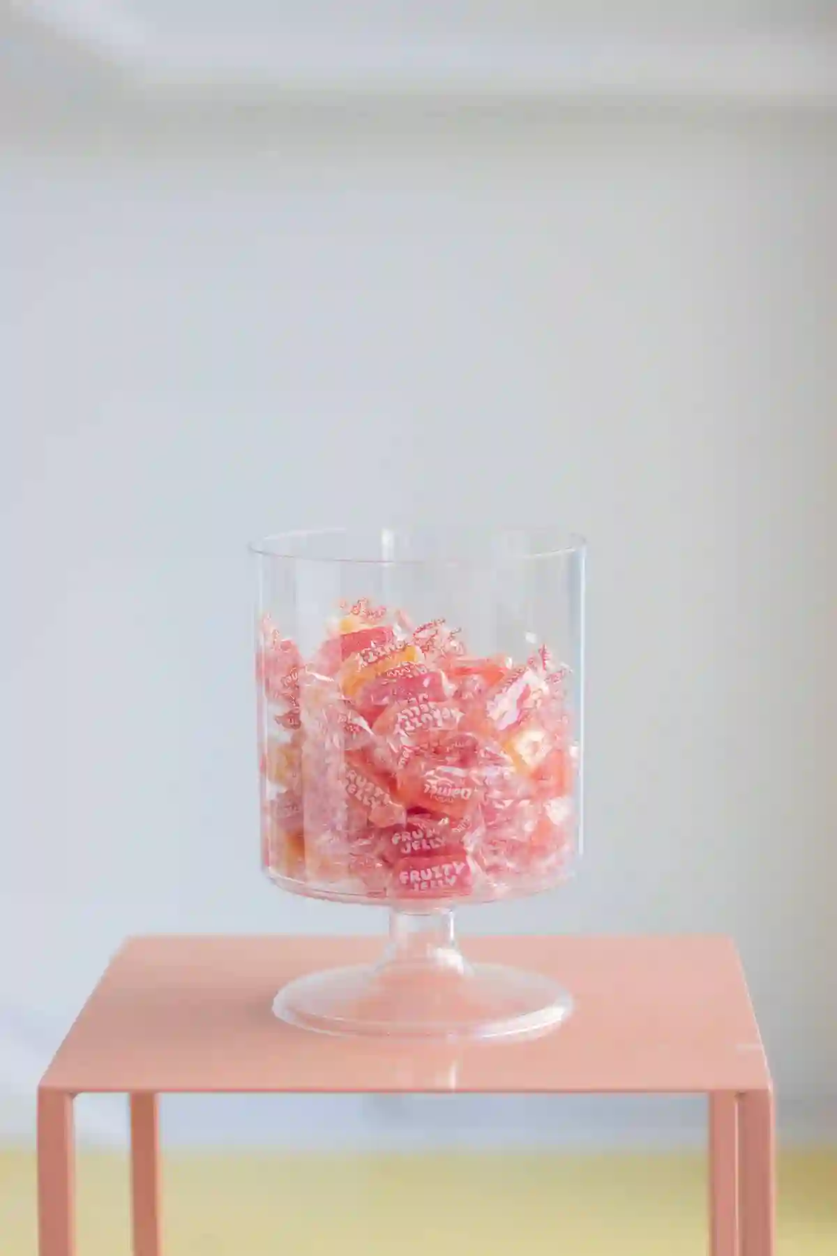 Vaso cilindrico con pedestal