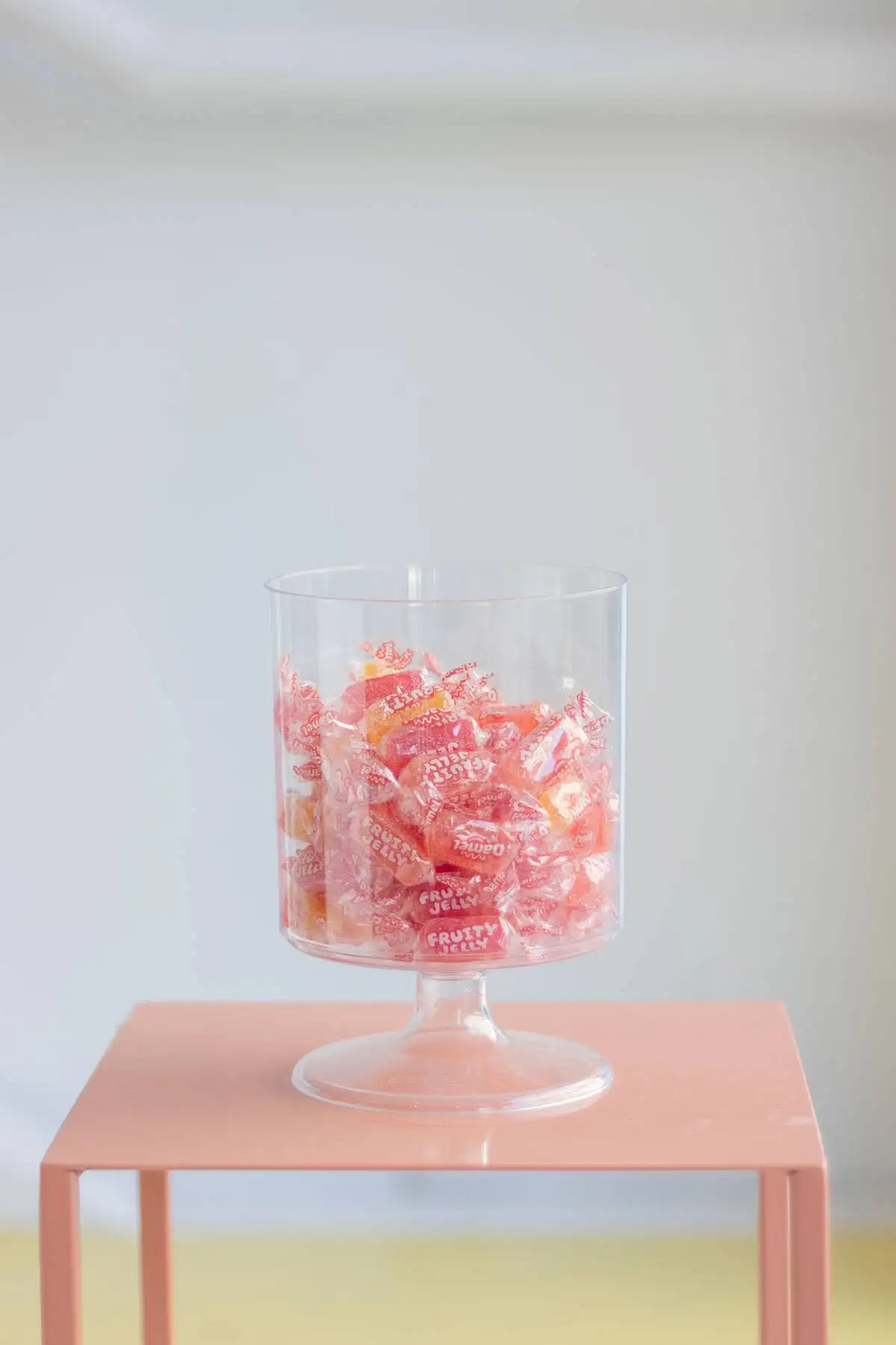 Vaso cilindrico con pedestal