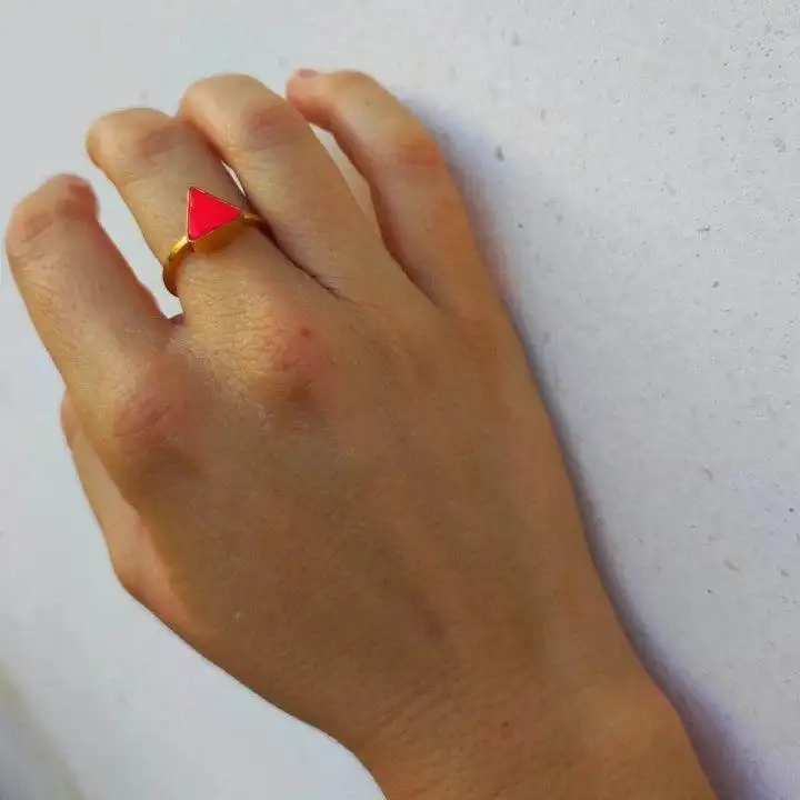 Anillo Triángulo Fosforescente - Imagen 3