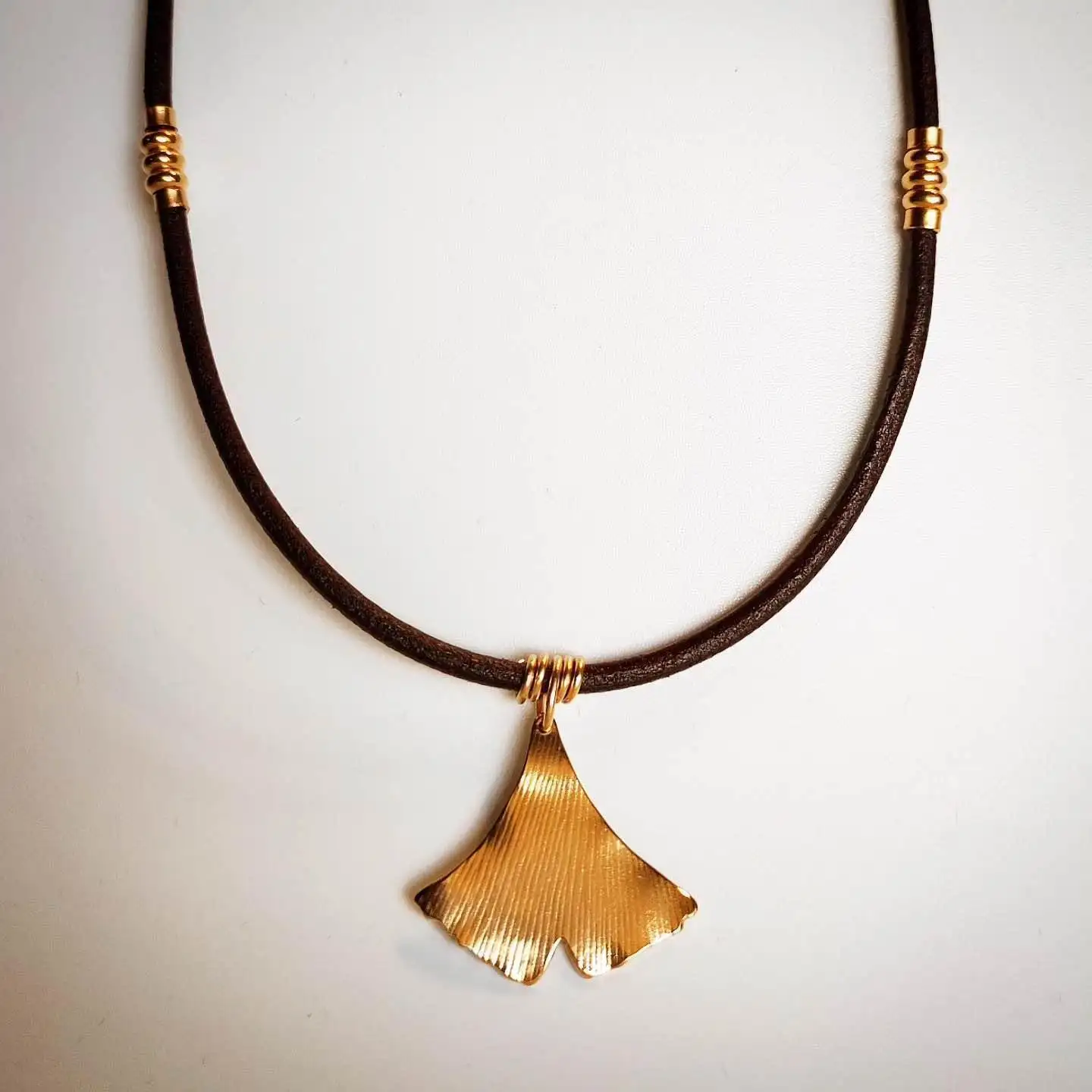 Colgante de Cuero Ginkgo Biloba - Imagen 3
