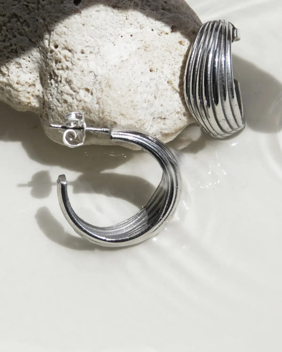 Pendientes de aro de plata Onaria de Joidart - Imagen 2