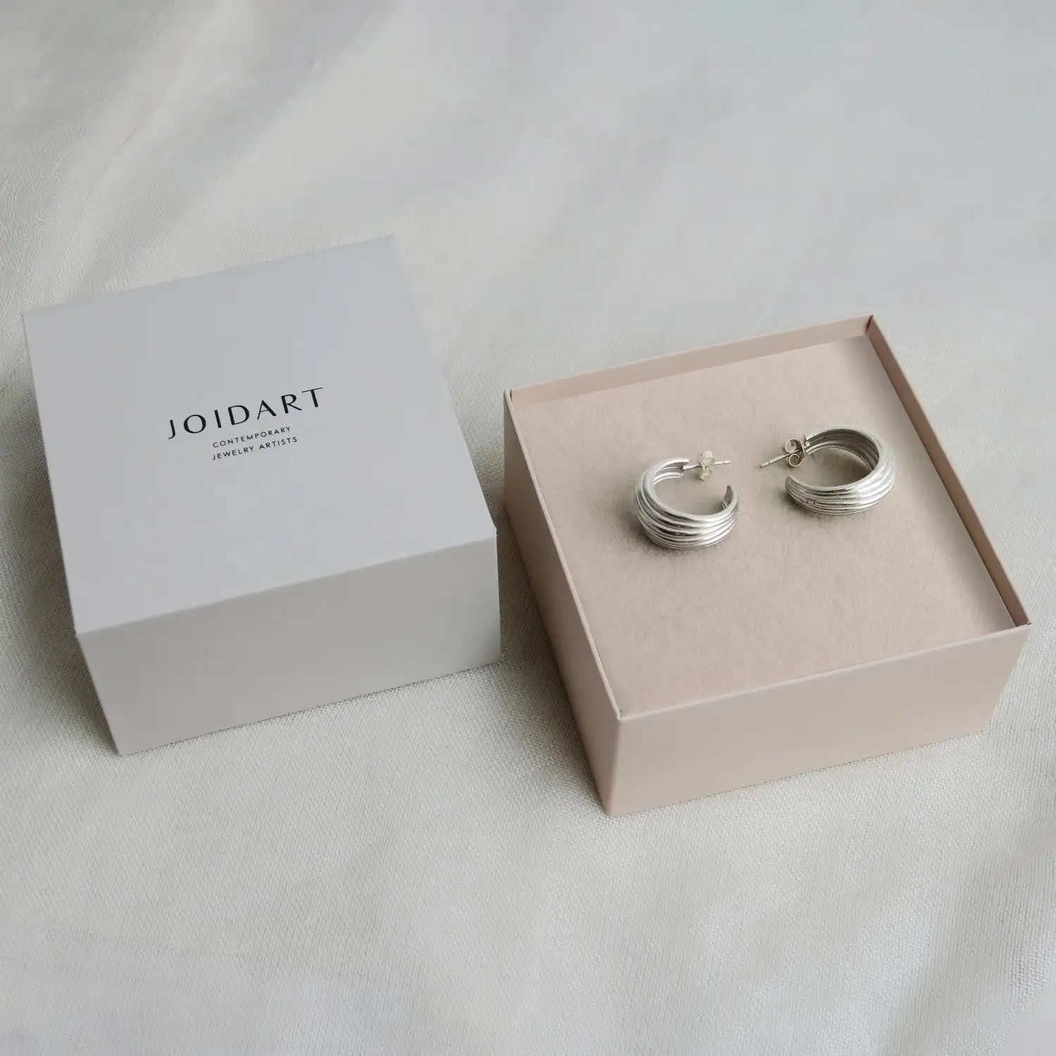 Pendientes de aro de plata Onaria de Joidart - Imagen 3