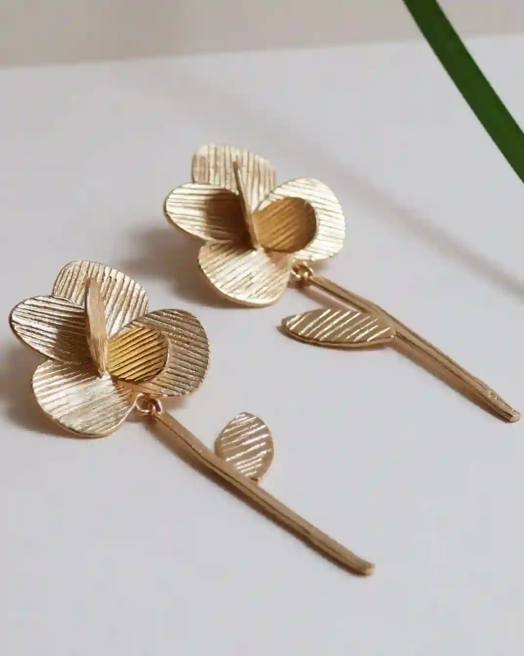Pendientes flor dorados