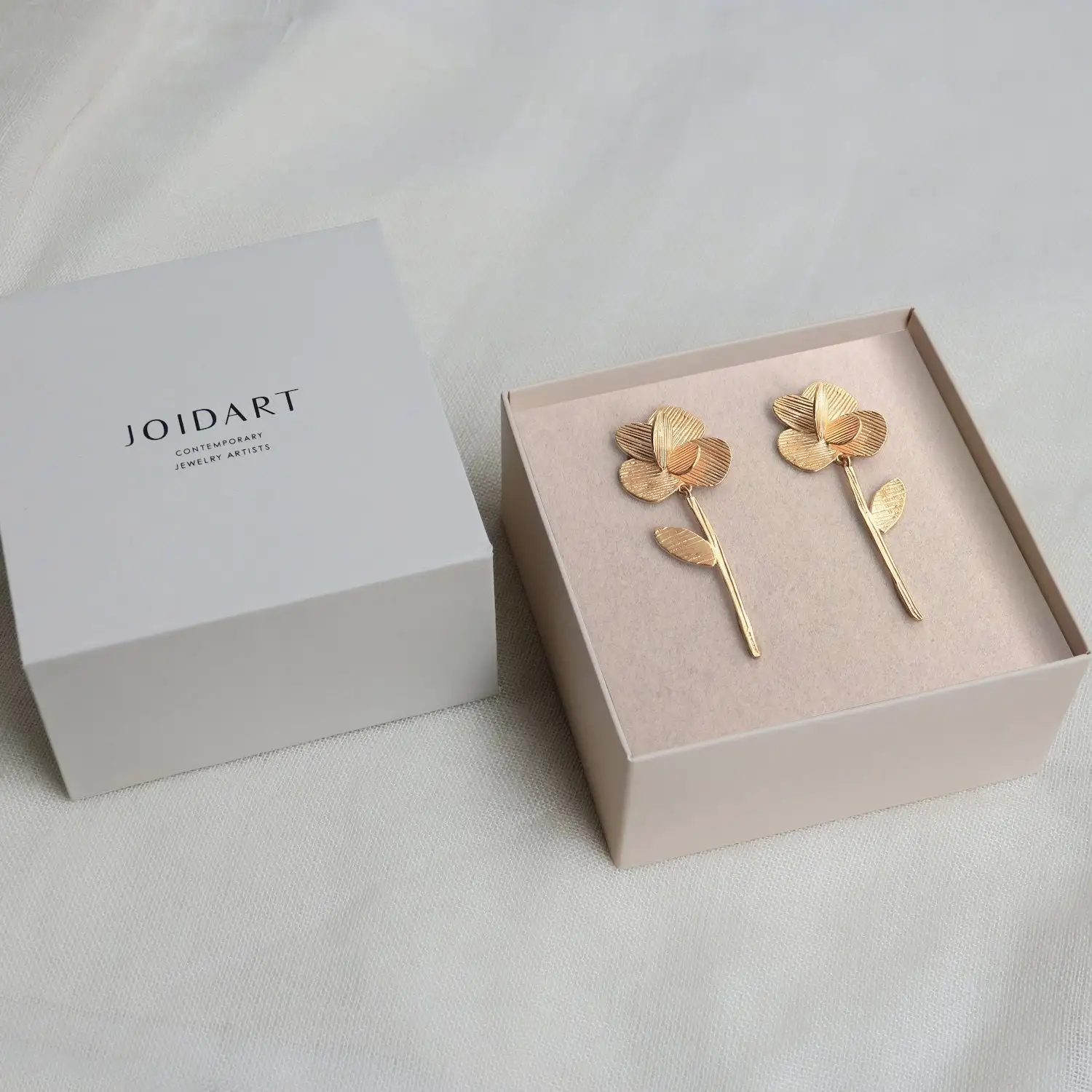 Pendientes flor dorados - Imagen 3