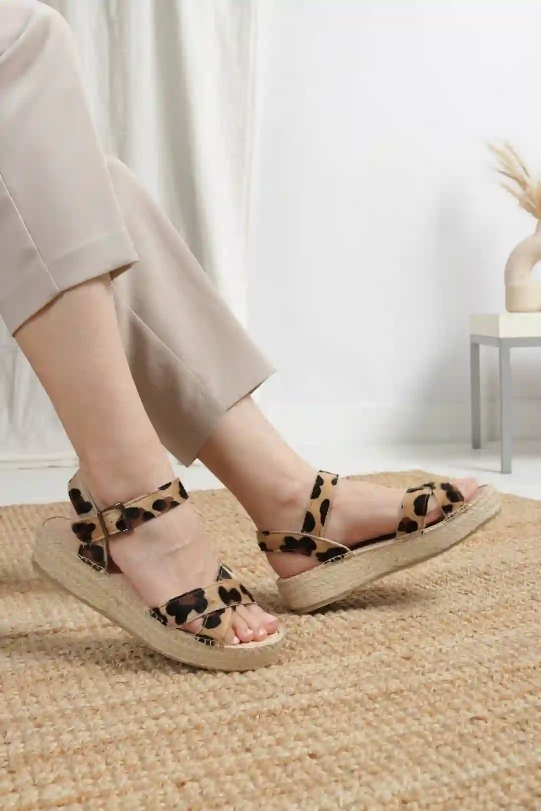 Sandalias leopardo tiras cruzadas
