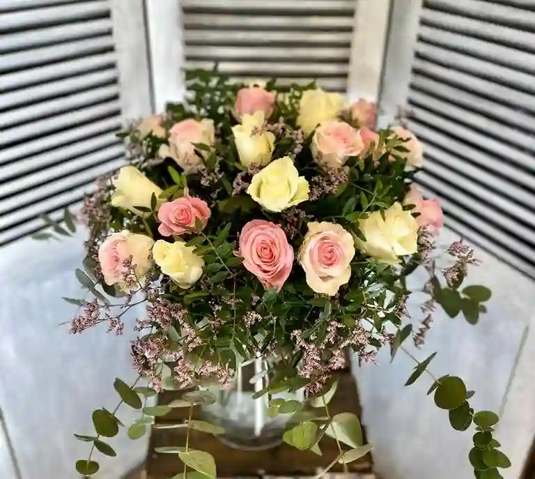Ramo de 12 rosas Pastel