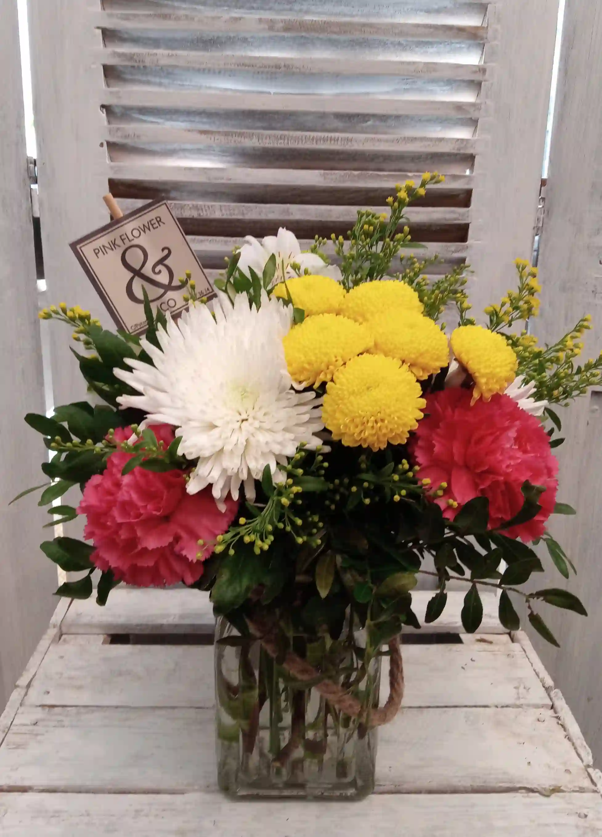 Arreglo de Flores en Jarra