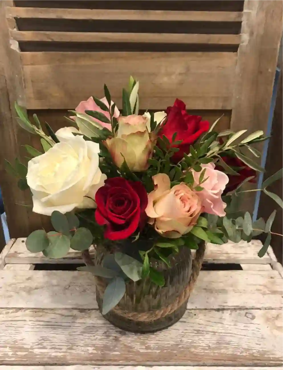 Arreglo de Rosas en Jarra