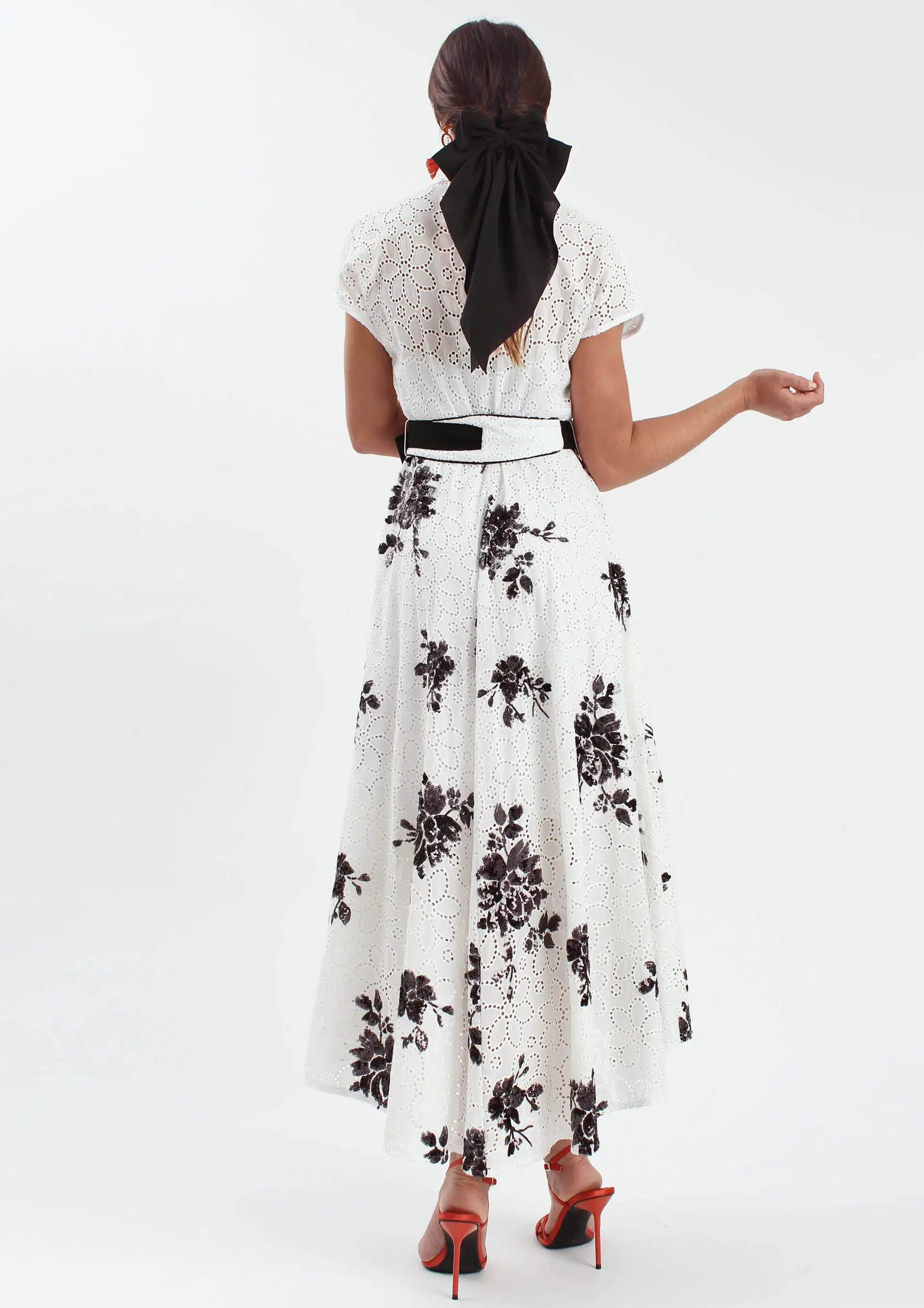 Alba Count Midi Dress embroidered in black - Image 5