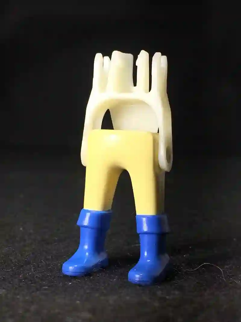 Legs_0142 Yellow Pants Butter Blue Boot