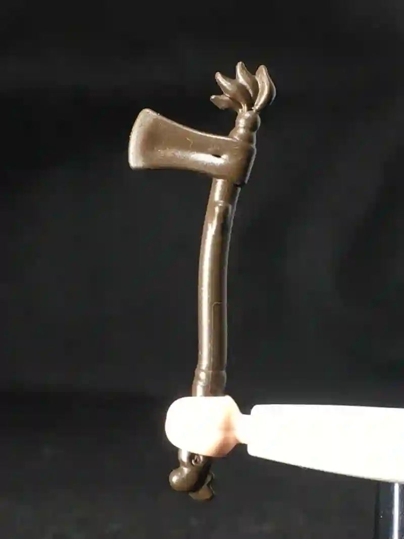 AR_0157 Dark Brown Indian Ax