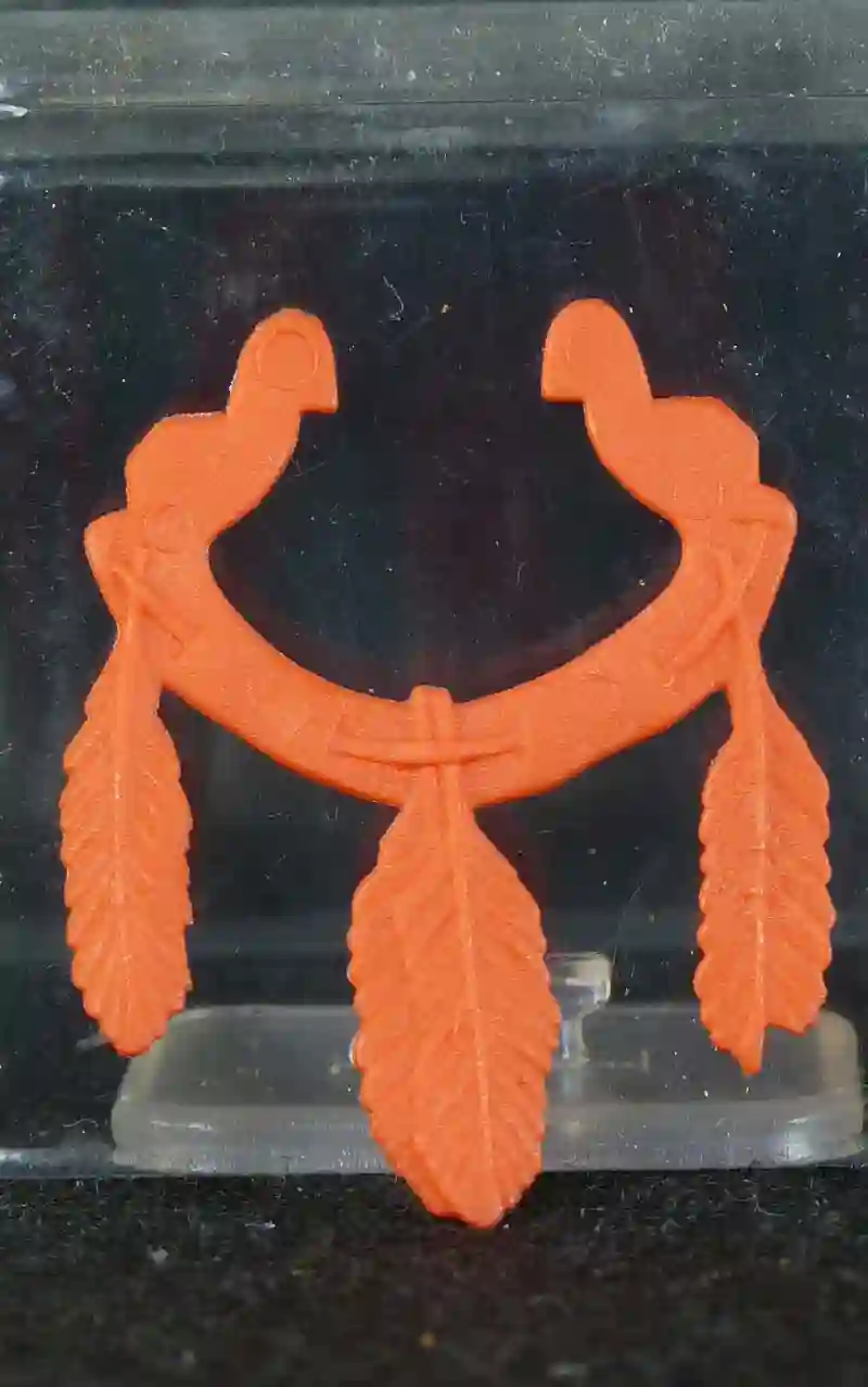 Shield_0172 feathers for red Indian shield off