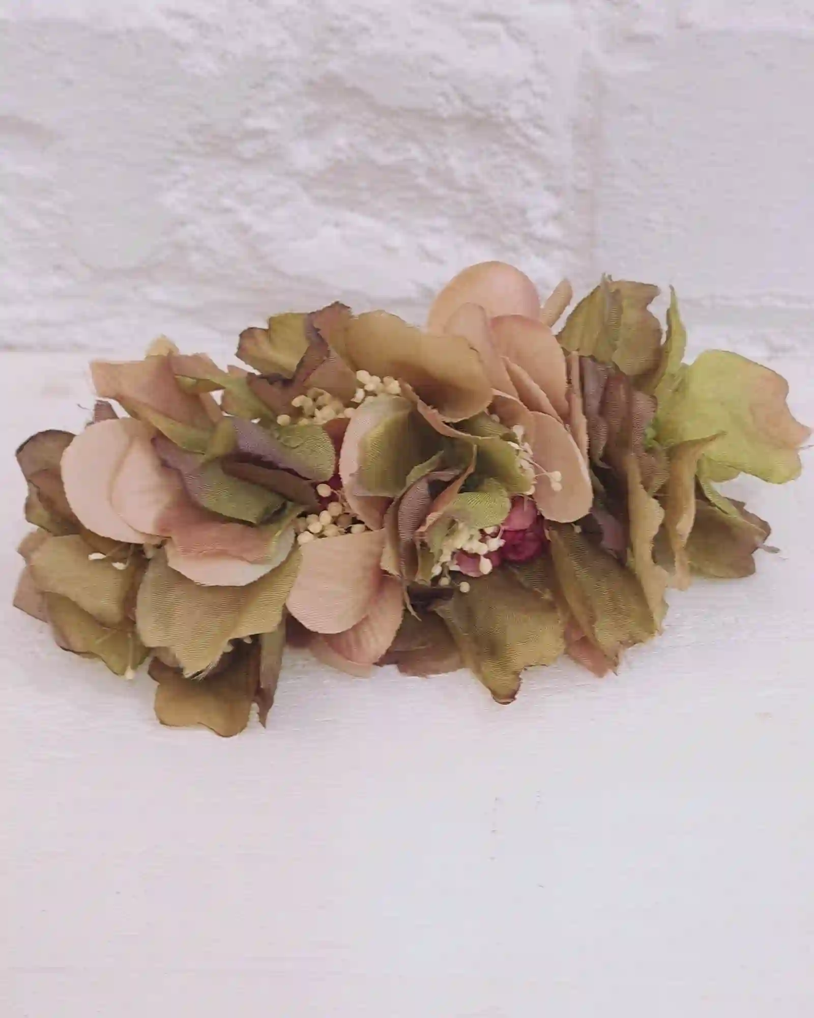 Green leaves and pink flower