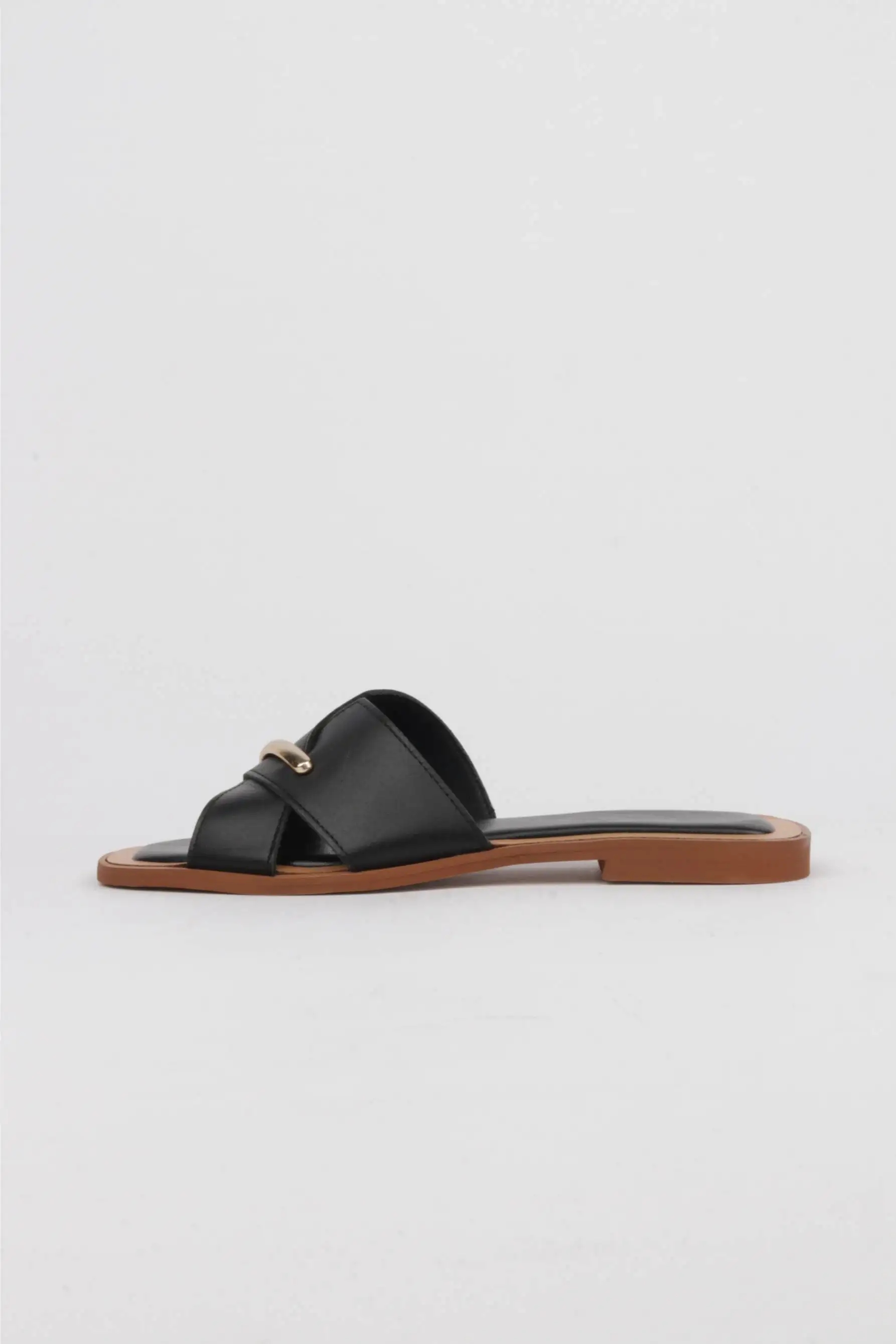 Chanclas griegas negras detalle dorado
